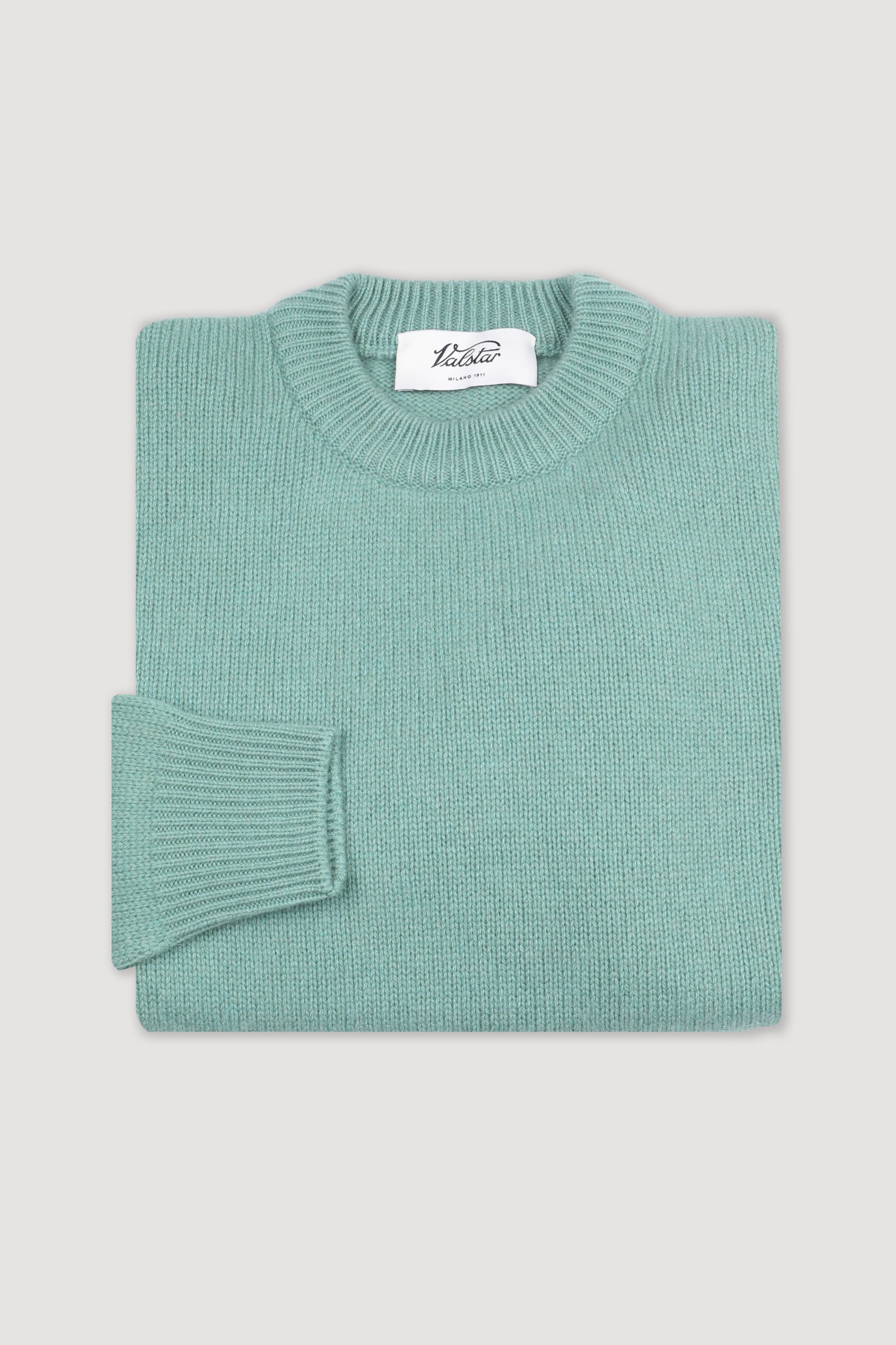 Cashmere crew neck sweater. Green - Sage, image size:1920x2880