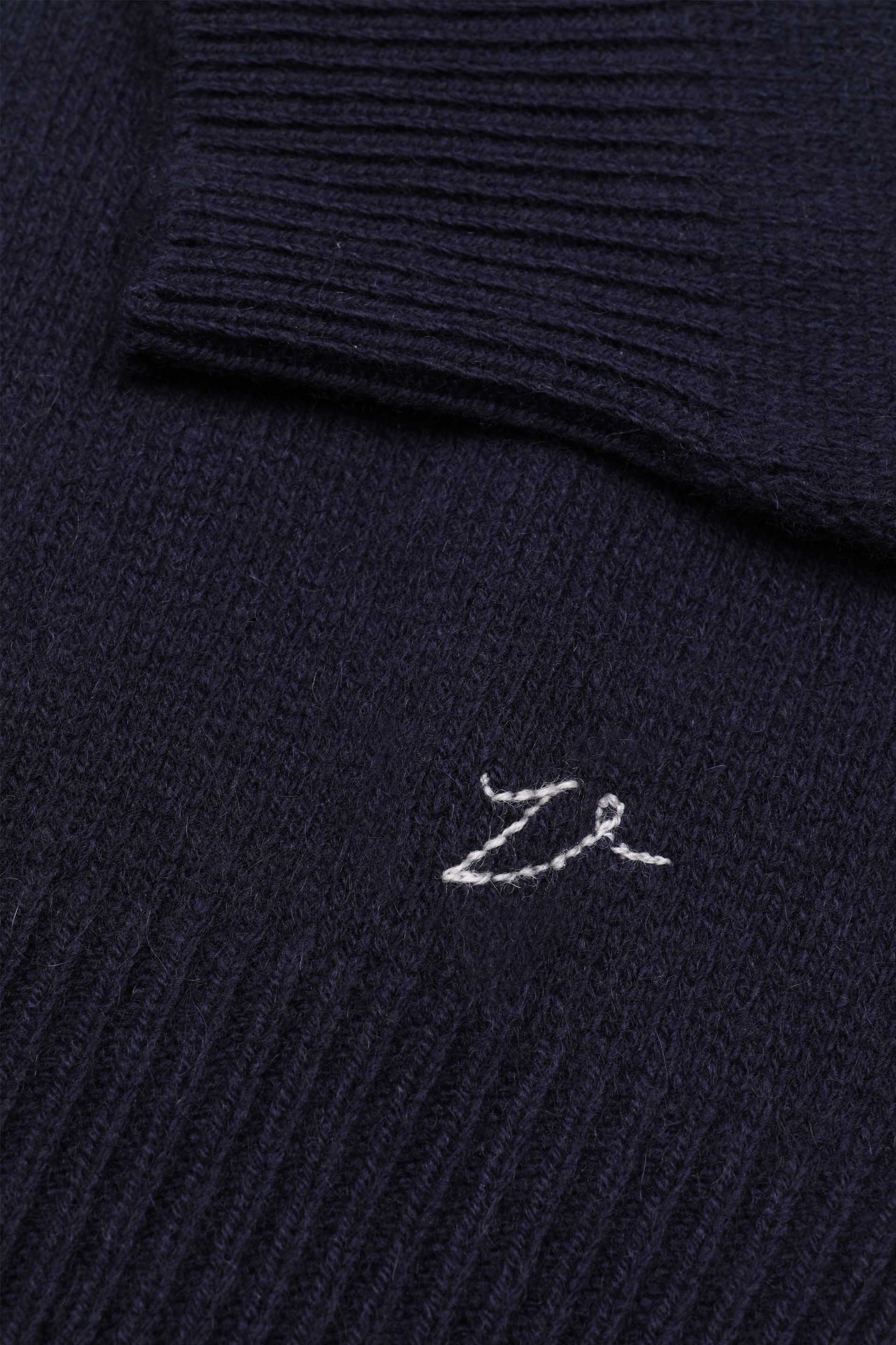 Maglia girocollo in cashmere. Blu - Navy