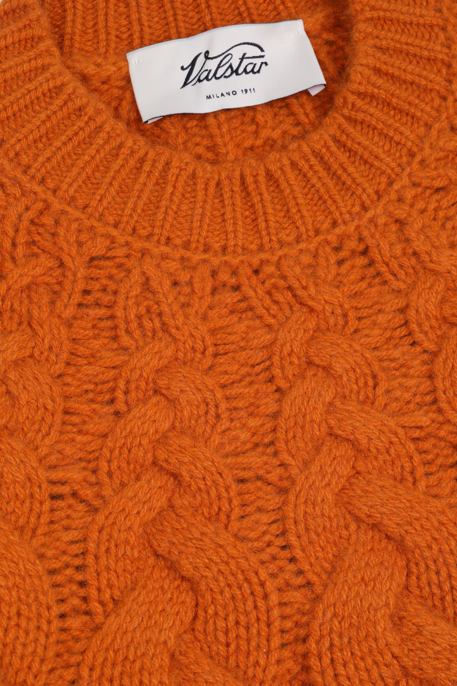 Maglia girocollo a trecce in cashmere. - Orange