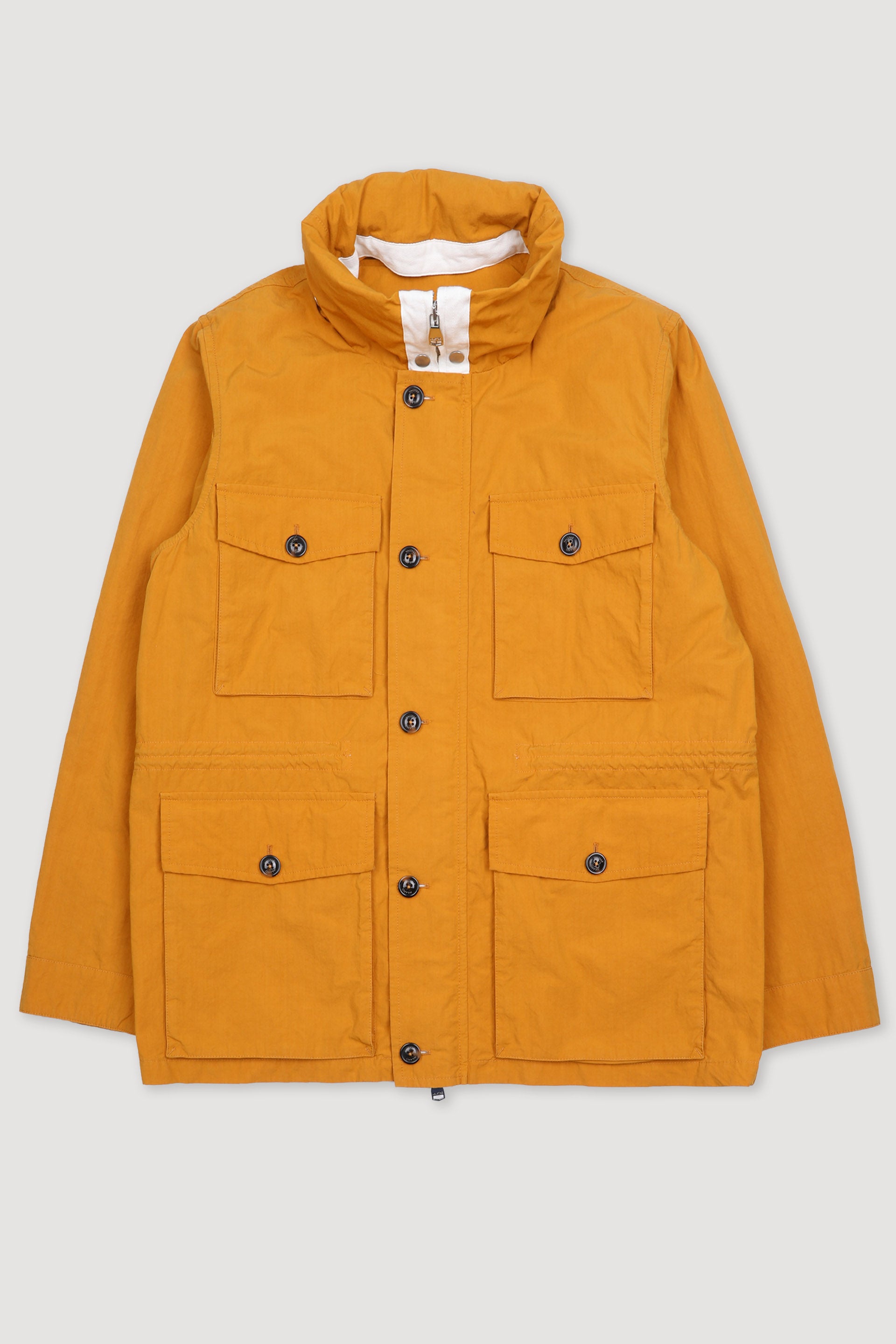 Concealed hood field Jacket in water repellent cotton-nylon fabric. Un