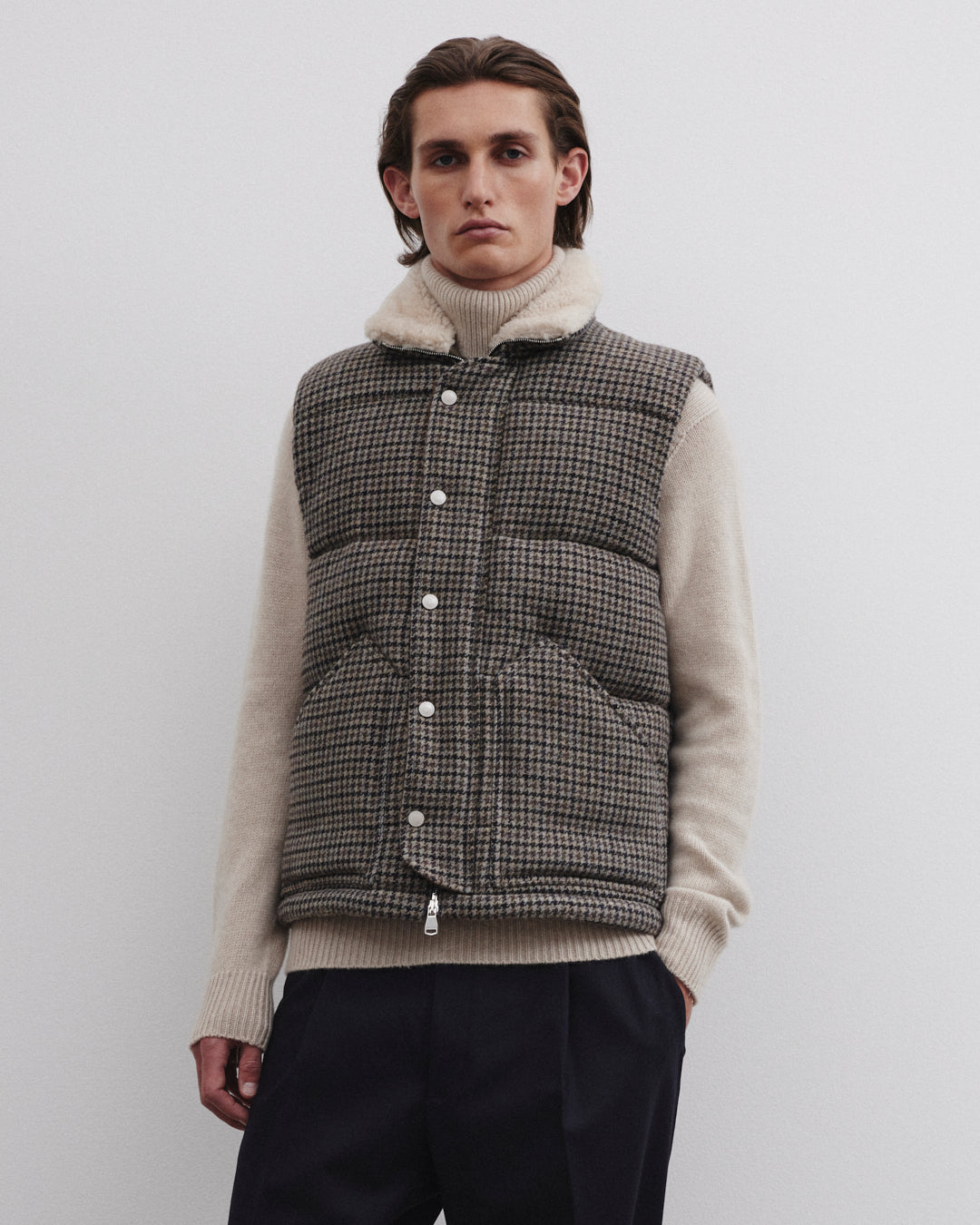 Oscar padded vest in houndstooth wool fabric with shearling collar. Gr