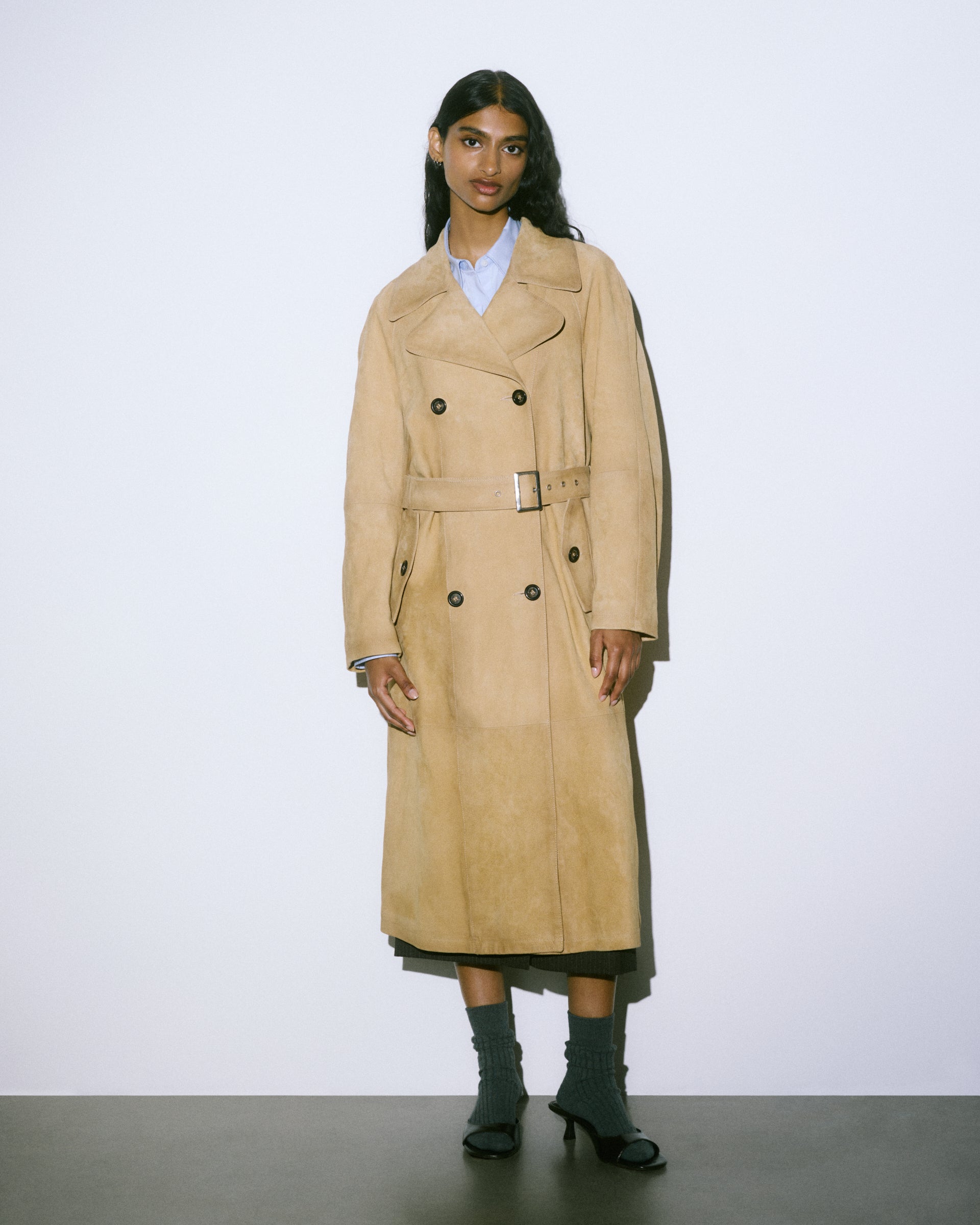 Double-breasted trench coat in vintage heavy suede, lined. Beige - San