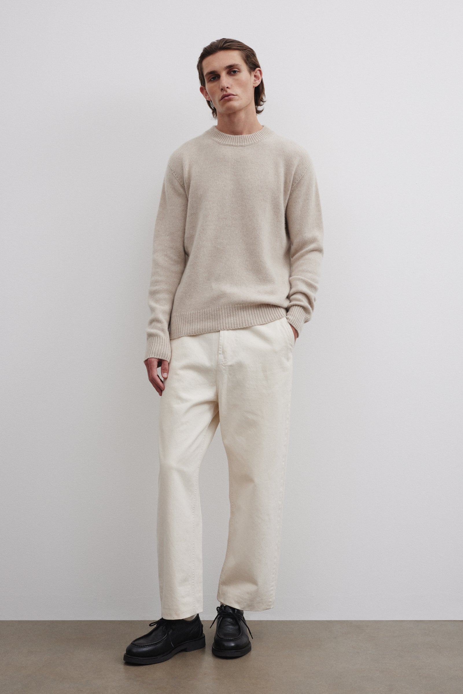 Maglia girocollo in cashmere. Beige - Dust
