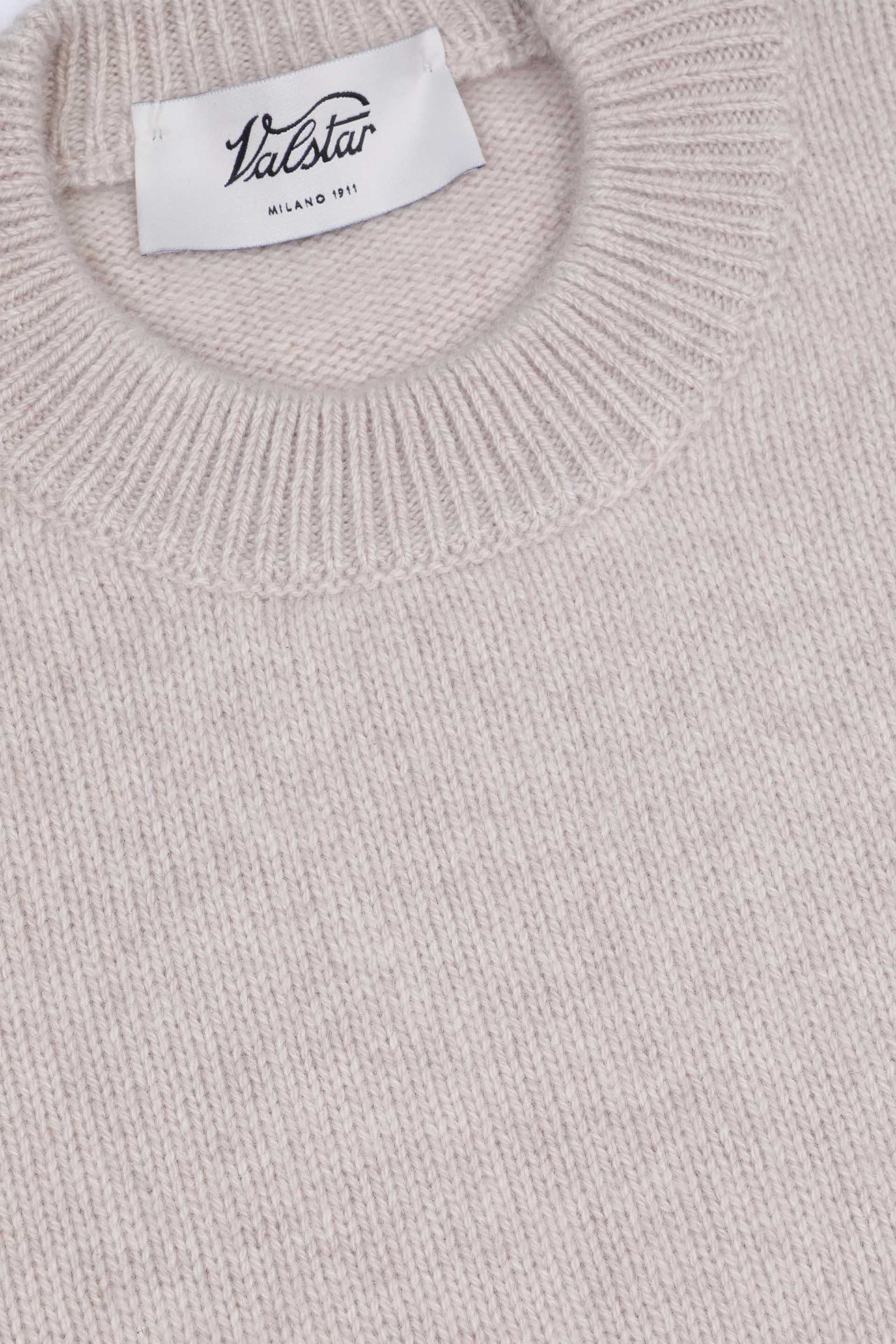 Maglia girocollo in cashmere. Beige - Dust