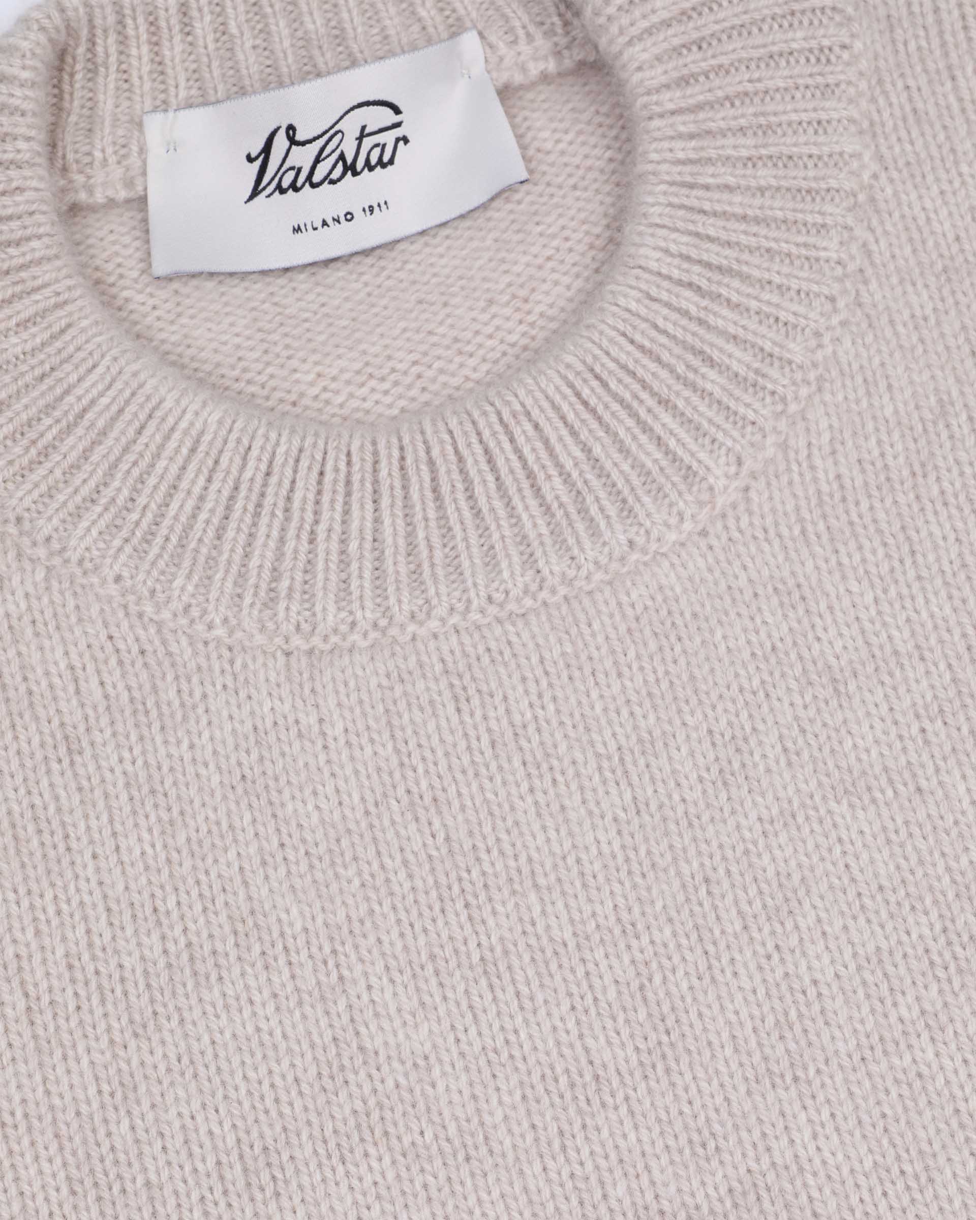 Maglia girocollo in cashmere. Beige - Dust