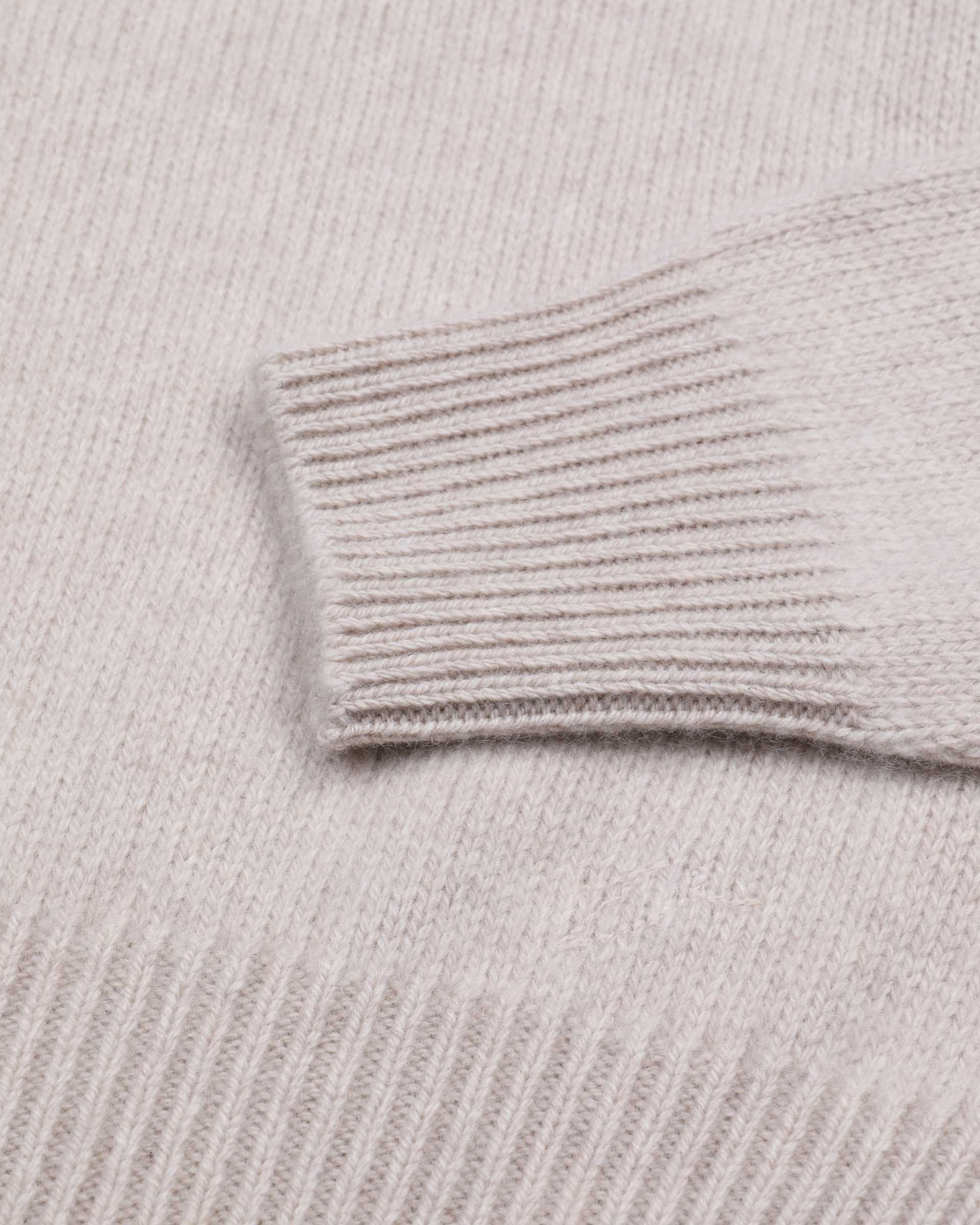Maglia girocollo in cashmere. Beige - Dust