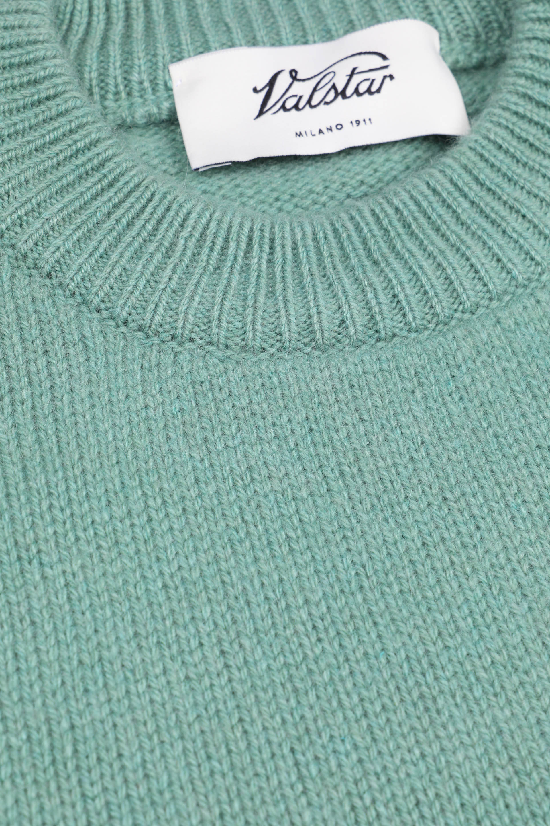 Maglia girocollo in cashmere. Verde - Sage