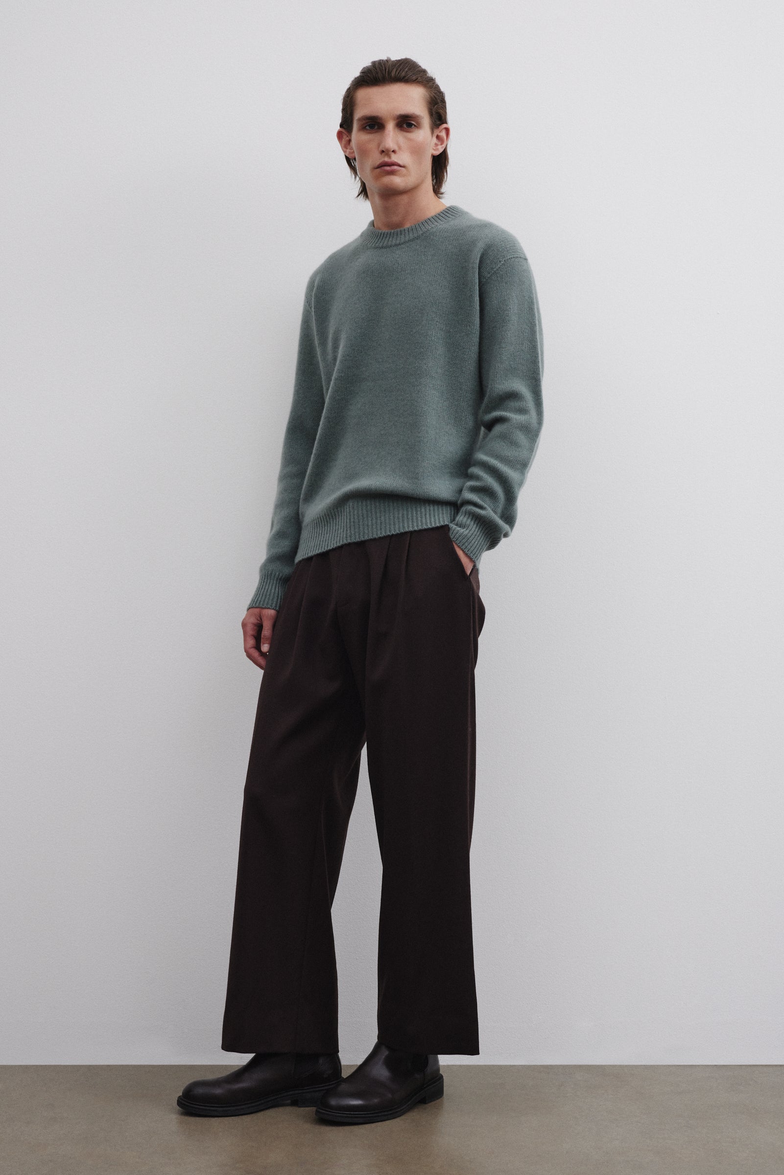 Maglia girocollo in cashmere. Verde - Field