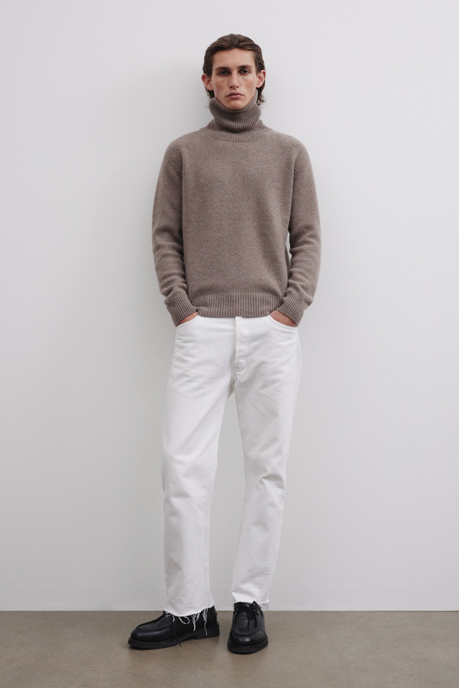 Maglia dolcevita in cashmere. Marrone - Wood