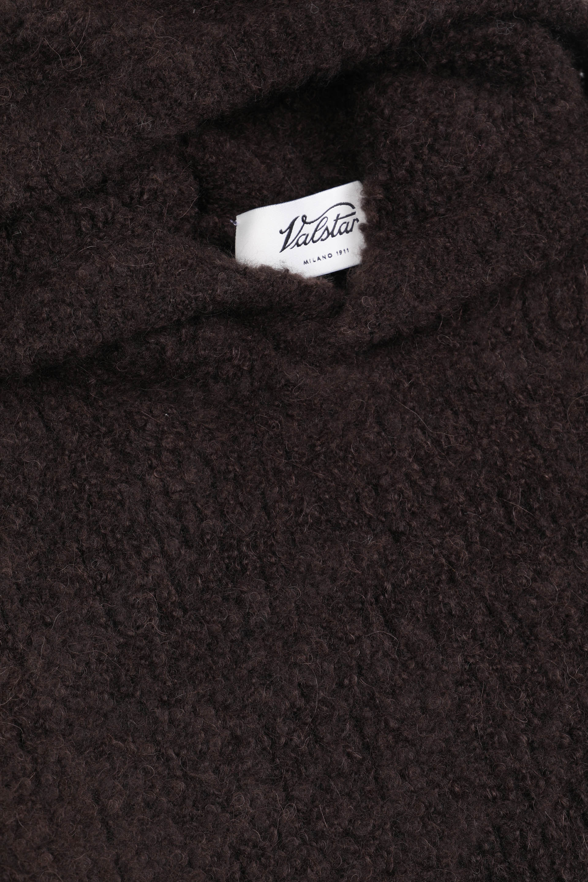 Maglia con cappuccio in  filato bouclè in misto cashmere-alpaca-seta. Marrone - Moro