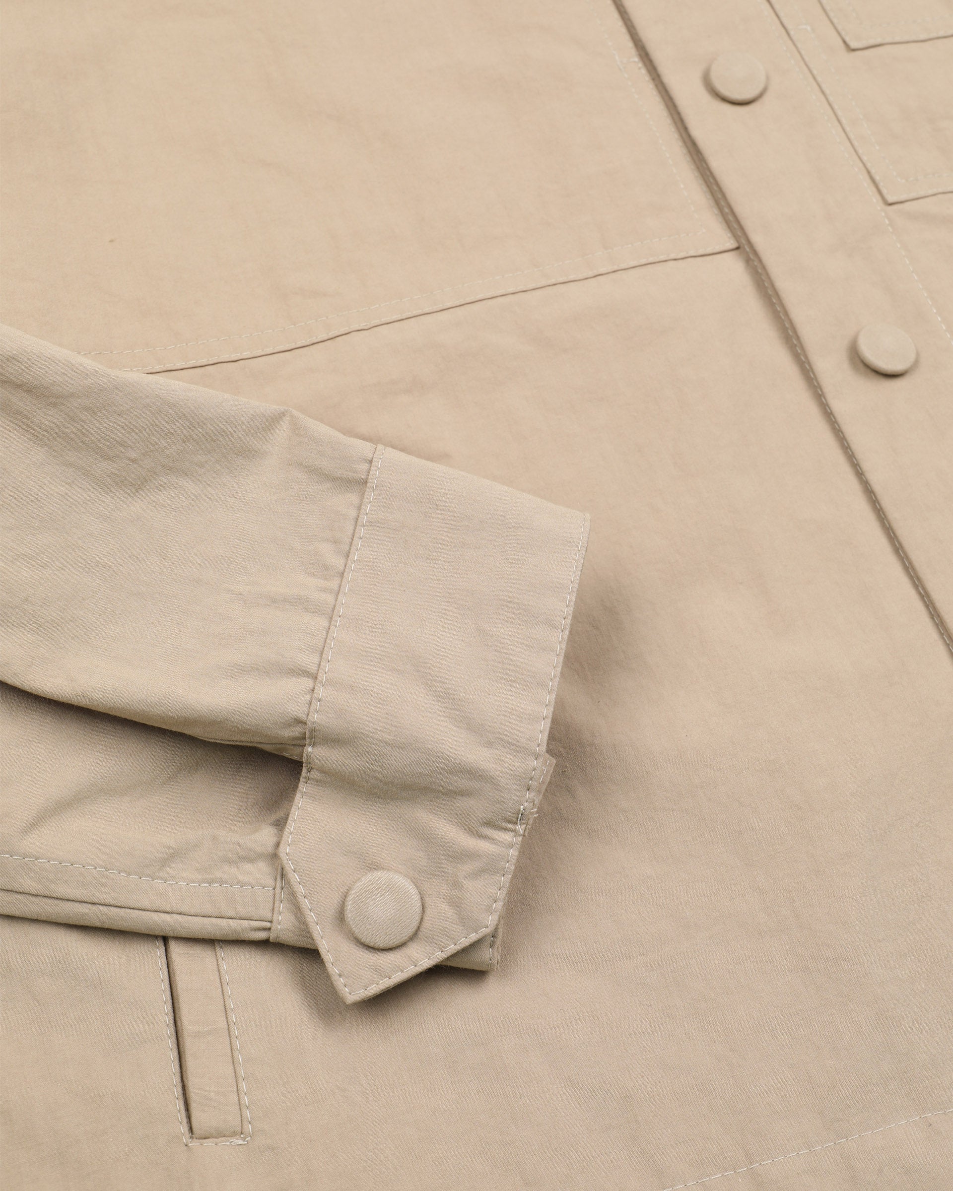 Overshirt in tessuto water repellent di cotone-nylon, sfoderata. Beige - Mou