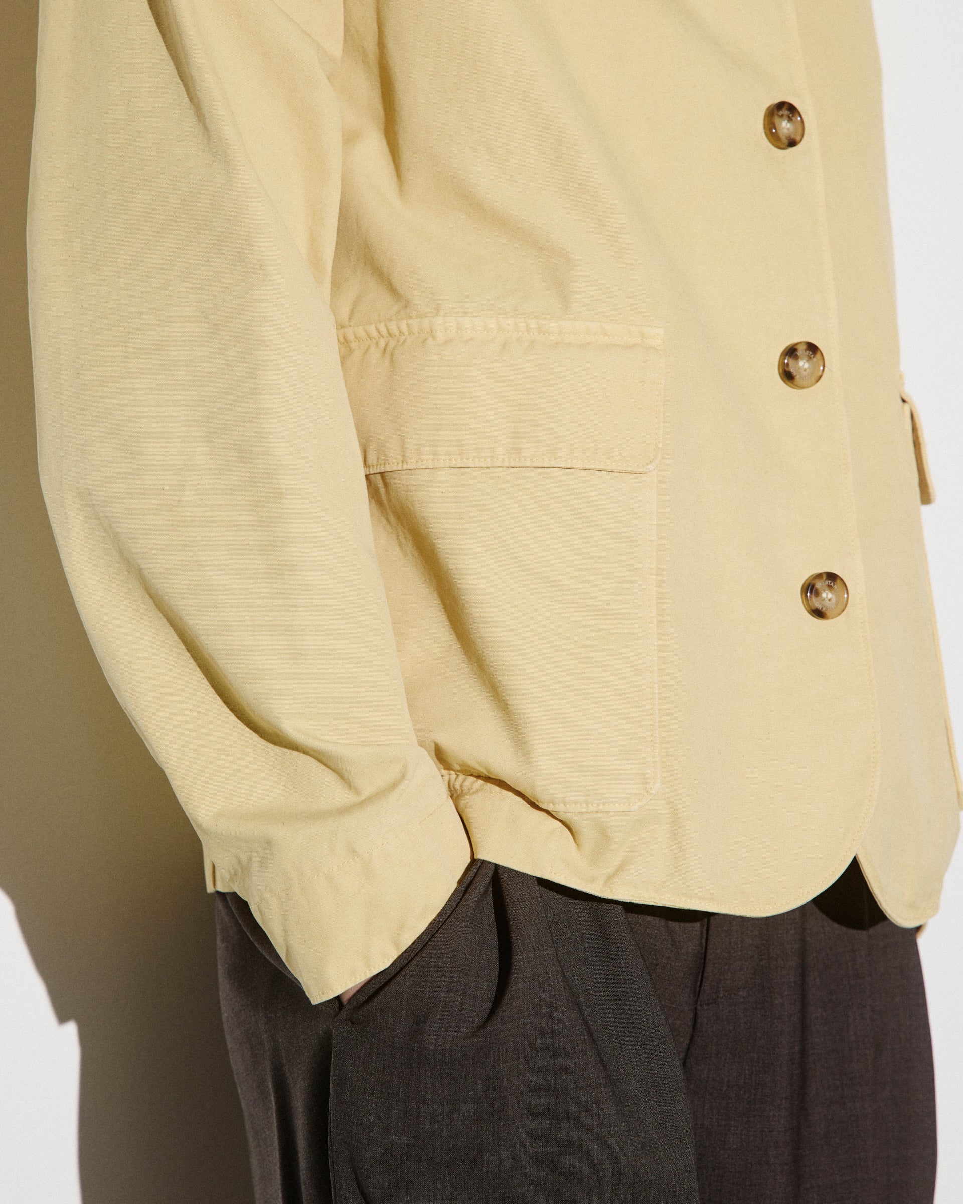 UOMO- GIACCA CON BOTTONI E TASCHE A TOPPA , IN TESSUTO CANVAS DI COTONE, SFODERATO, TINTO CAPO - Propoli