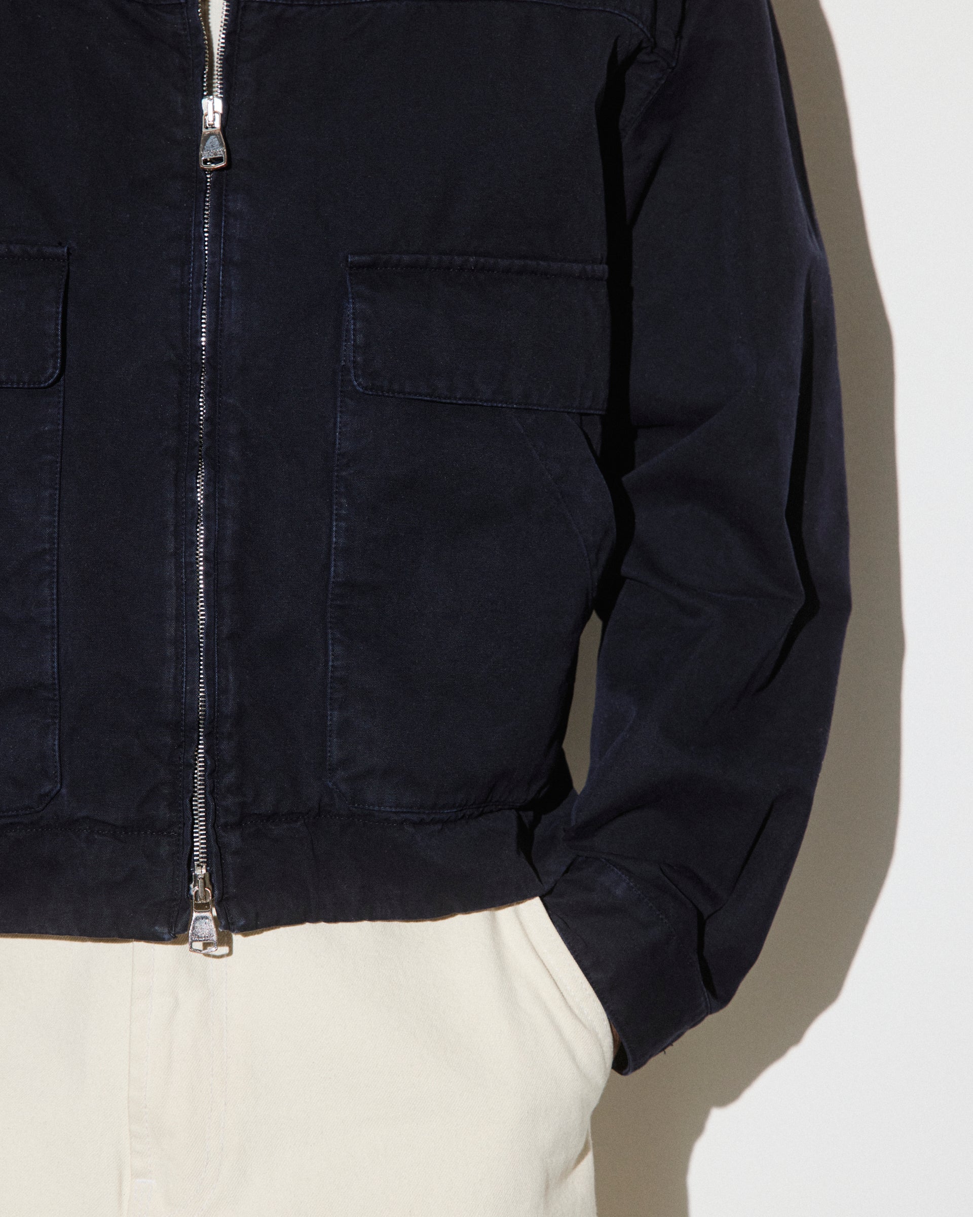 UOMO- GIUBBOTTO CON ZIP E TASCHE A TOPPA, IN TESSUTO CANVAS DI COTONE, SFODERATO, TINTO CAPO - Blu