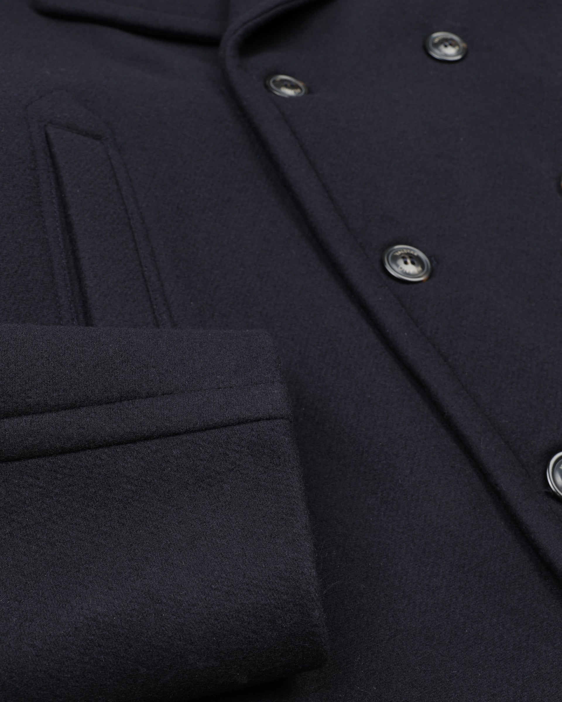 UOMO-PEACOAT CON BOTTONI  DI PURA LANA VERGINE, FODERATO, DETTAGLIO COLLO IN MAGLIA - Navy