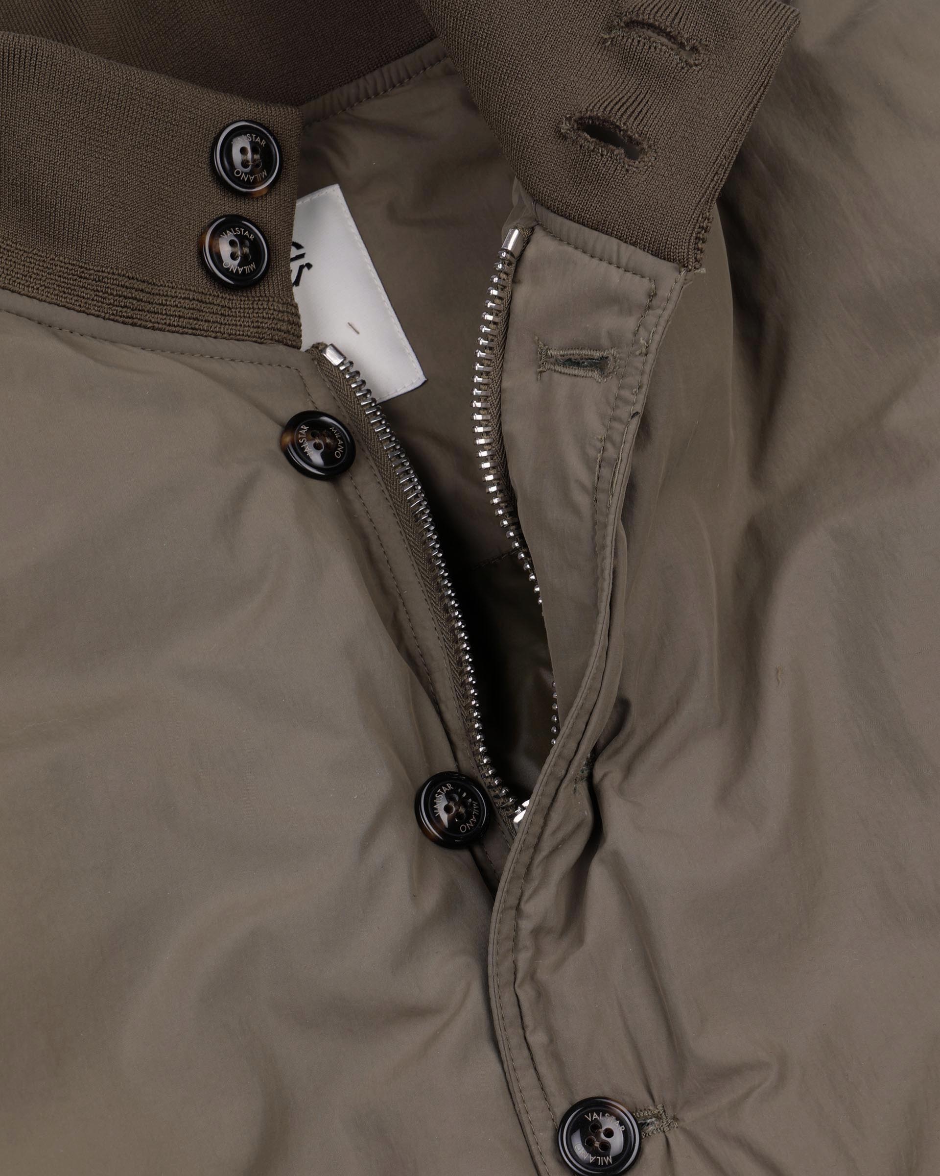 Giubbotto Valstarino in tessuto tecnico water repellent imbottito in piuma. Verde - Ficus