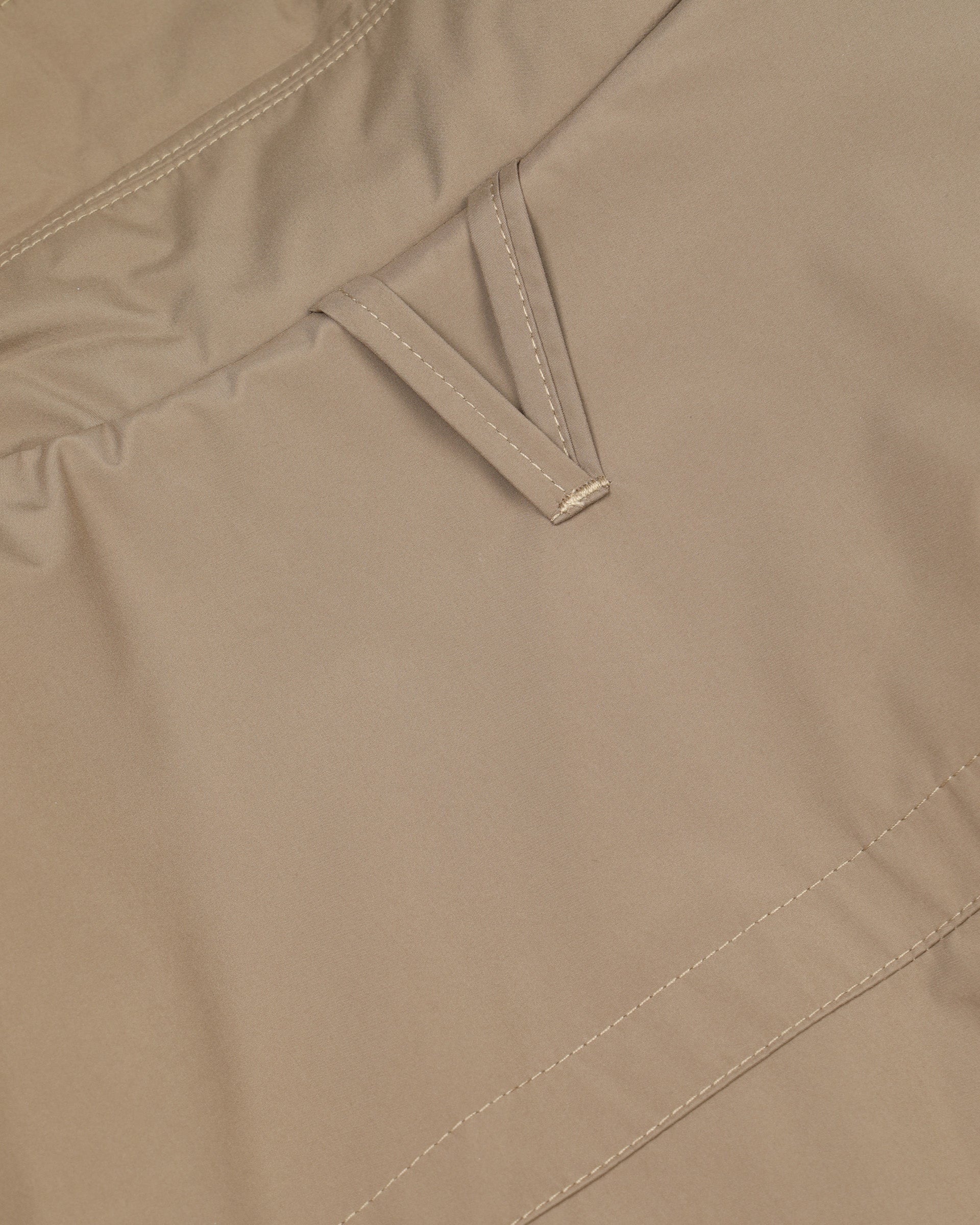 Field Jacket Loyal in tessuto tecnico di microfibra waterproof, imbottita. Beige - Avana