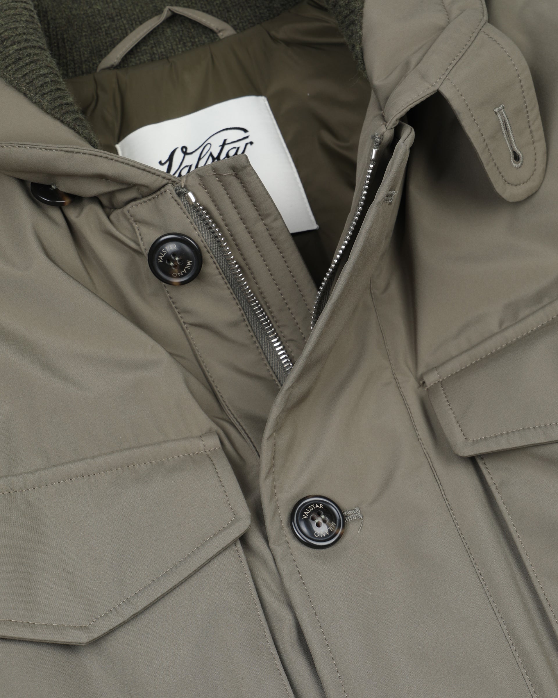Field Jacket Loyal in tessuto tecnico di microfibra waterproof, imbottita. Verde - Cappero
