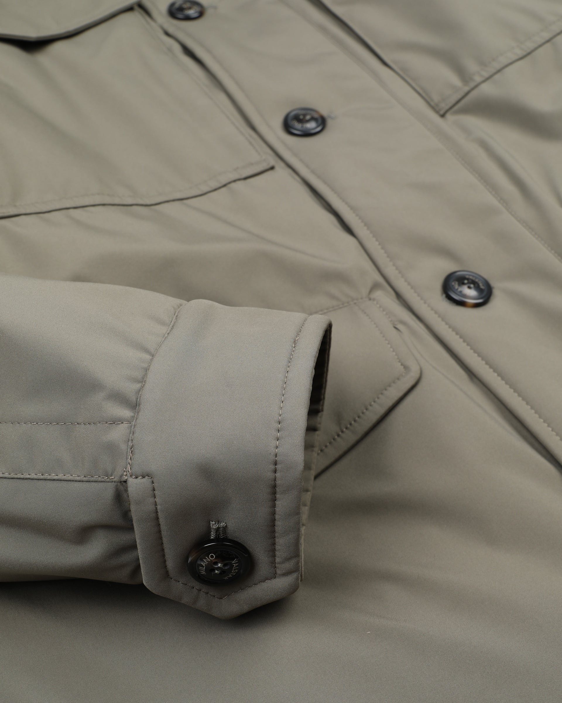 Field Jacket Loyal in tessuto tecnico di microfibra waterproof, imbottita. Verde - Cappero