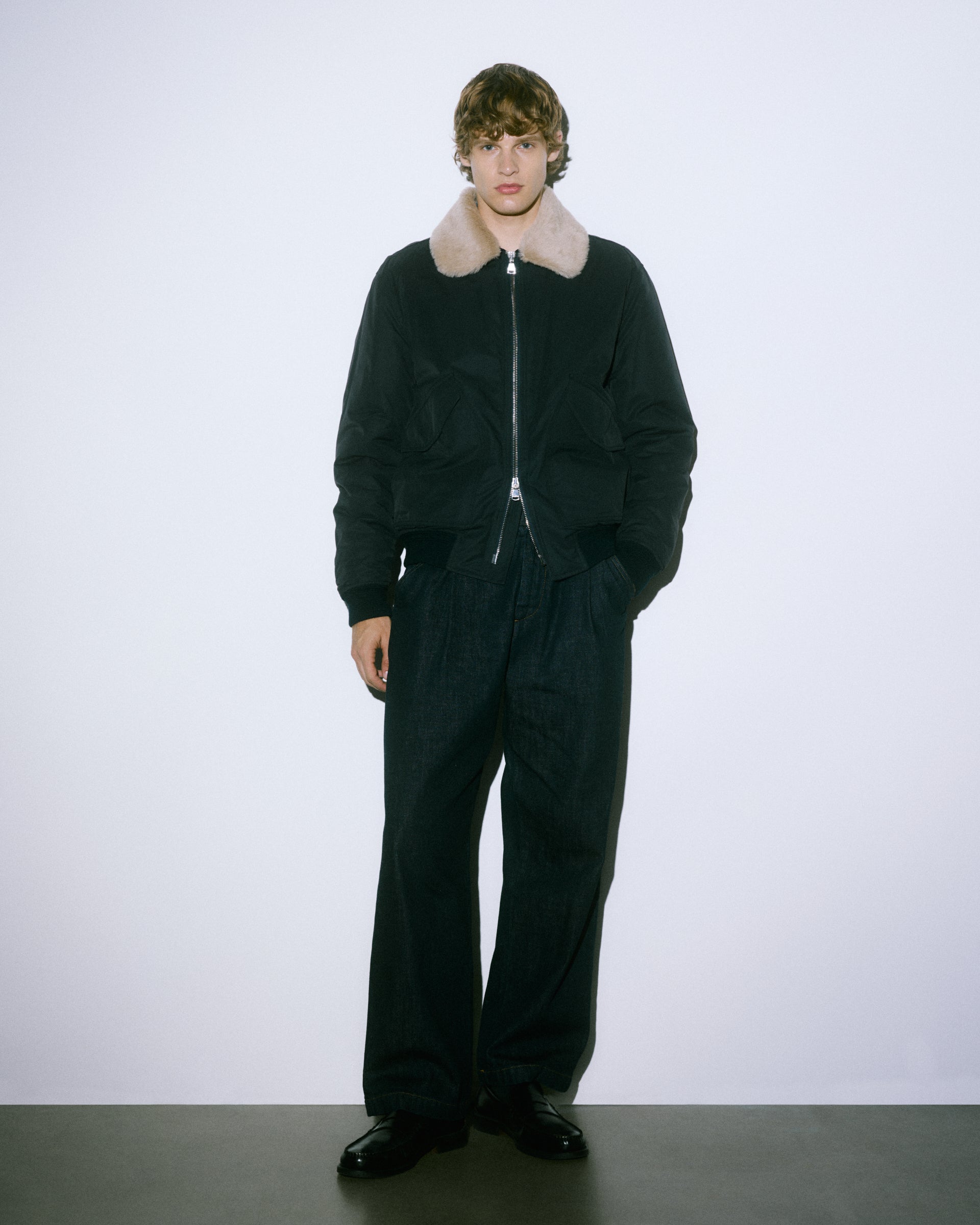 Giubbotto aviatore Virgil in cotone/nylon water repellent, imbottito e con collo in pelliccia di lana.  Blue - Navy