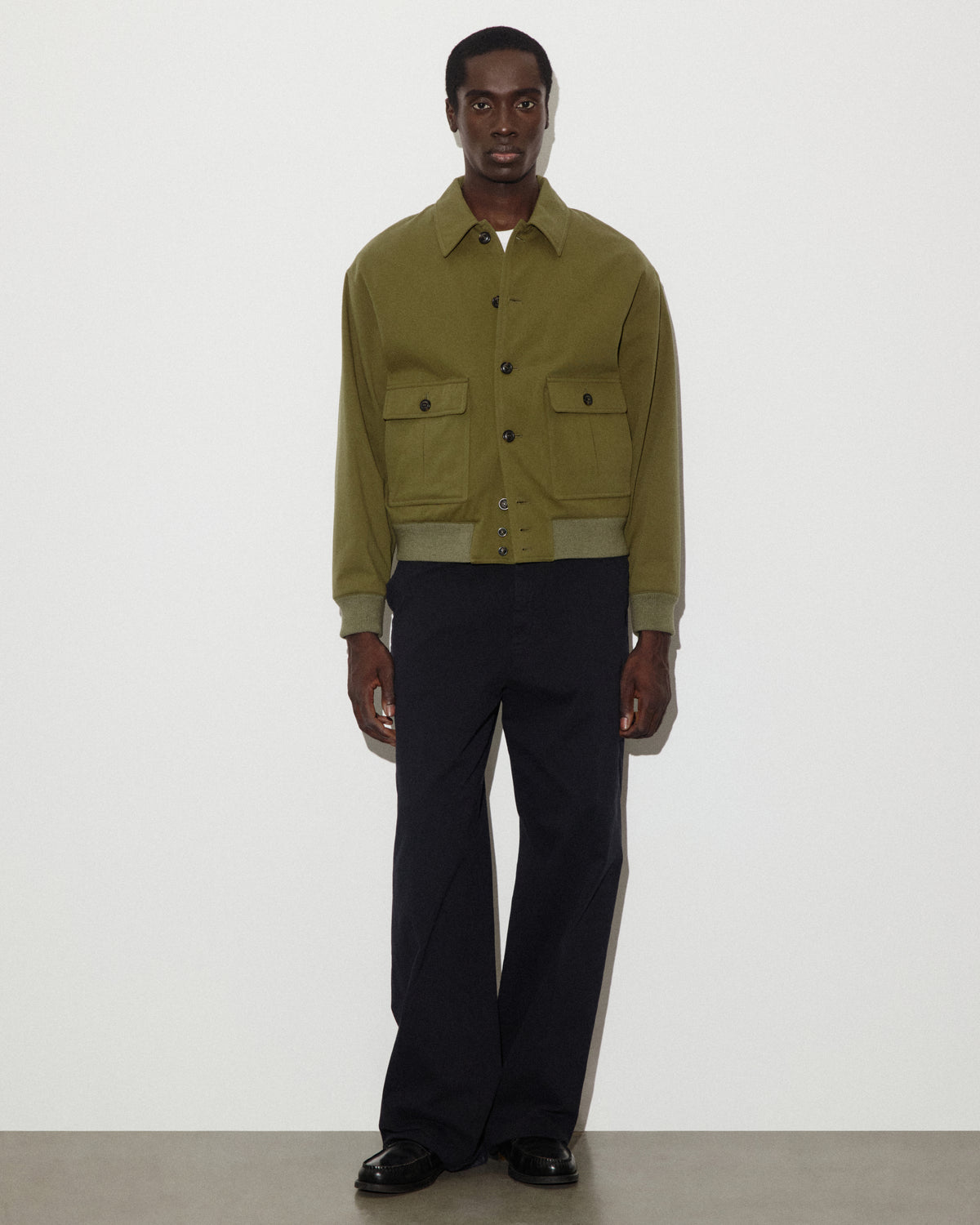 Giubbotto bomber Colin in twill di cotone organico con trattamento water repellent, imbottito. Verde - Cardamomo