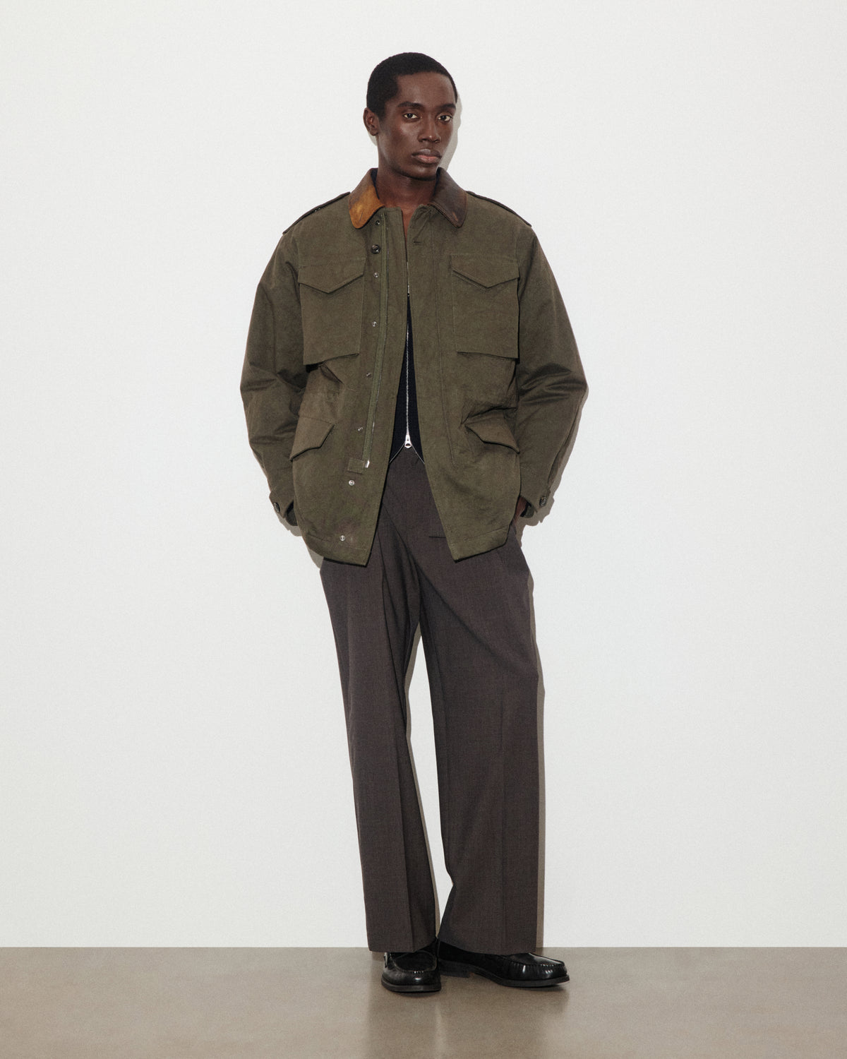 Feld jacket Stanley in twill di cotone sun-dried e colletto in nappa crackle, imbottita. Verde - Quercia