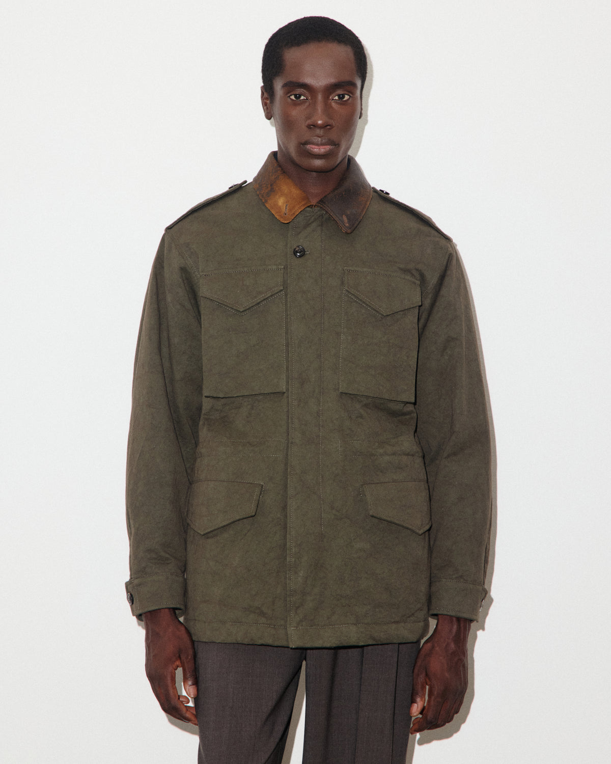 Feld jacket Stanley in twill di cotone sun-dried e colletto in nappa crackle, imbottita. Verde - Quercia