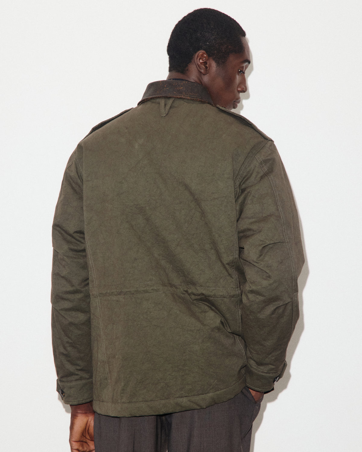 Feld jacket Stanley in twill di cotone sun-dried e colletto in nappa crackle, imbottita. Verde - Quercia