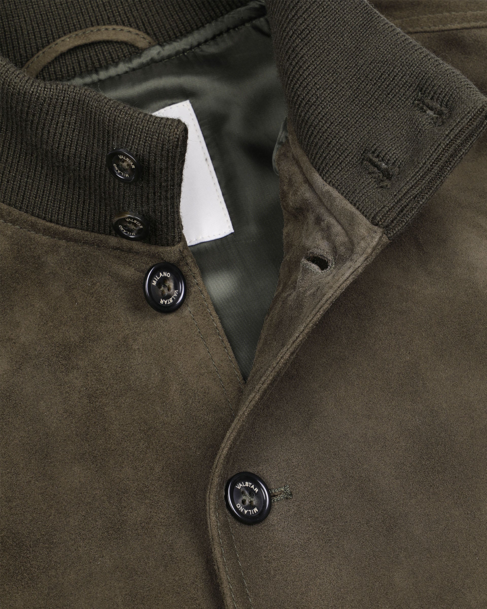 Giubbotto Valstarino in suede con loop su collo dietro, foderato. Verde - Muschio