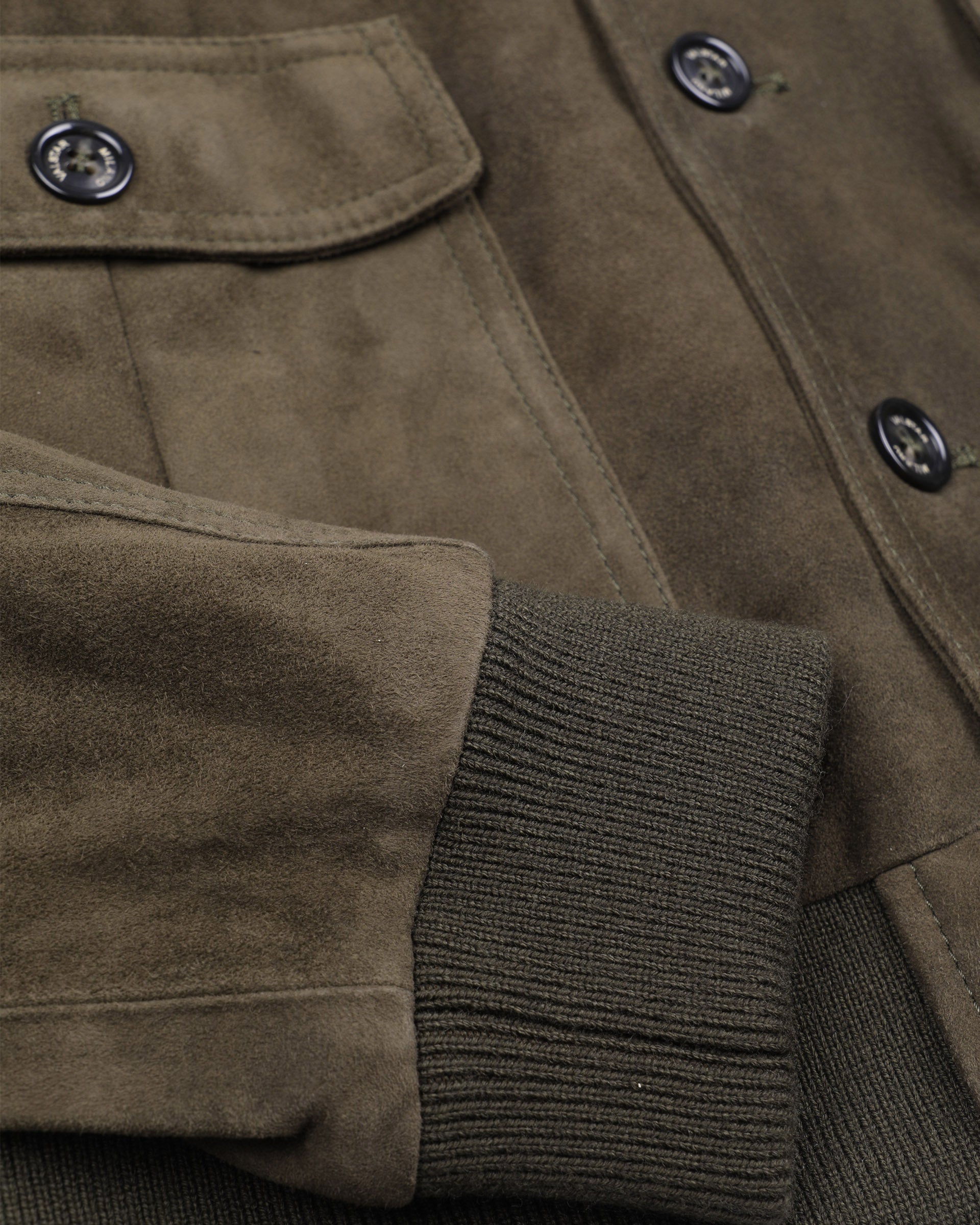 Giubbotto Valstarino in suede con loop su collo dietro, foderato. Verde - Muschio