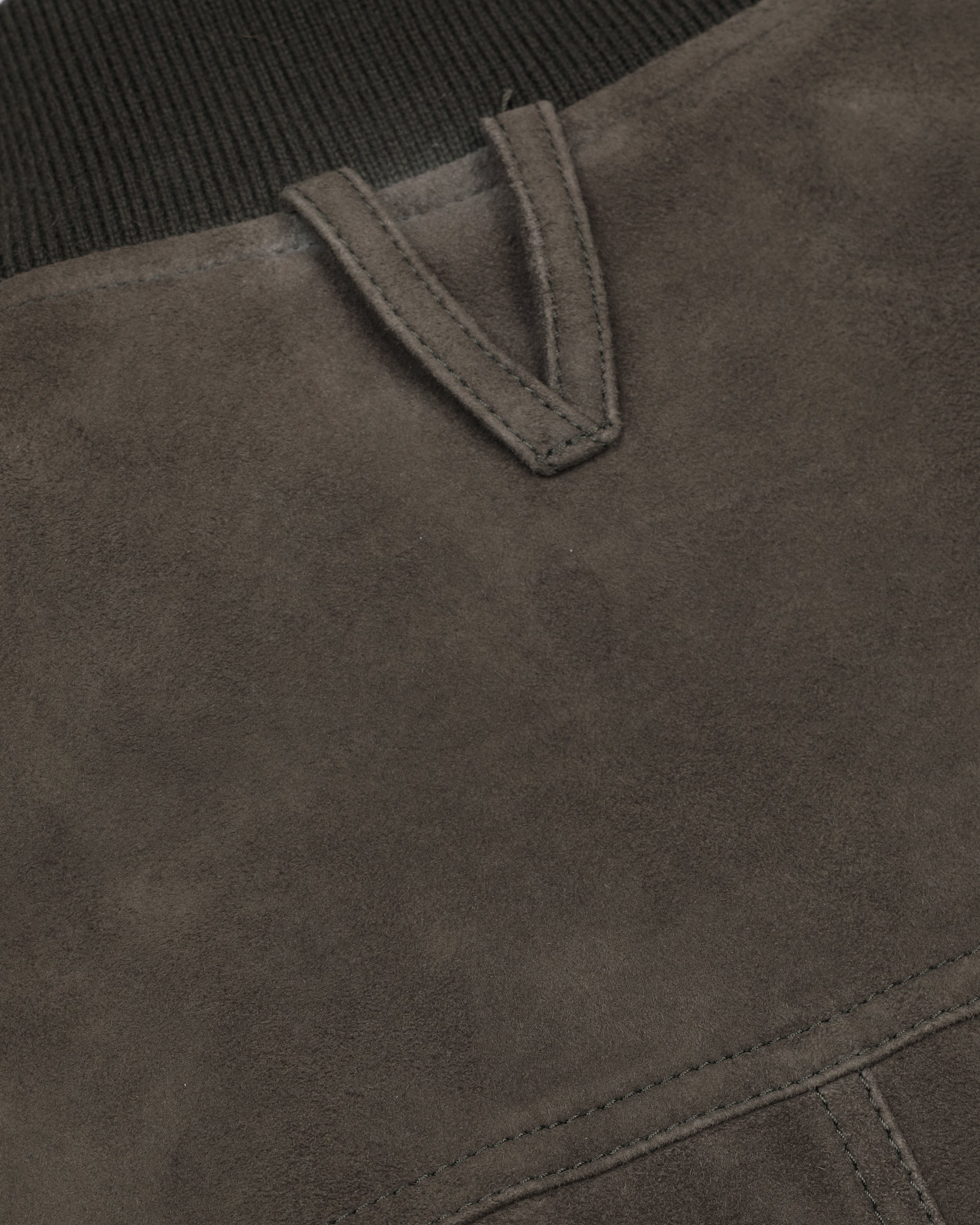 Giubbotto Valstarino in suede con loop su collo dietro, foderato. Verde - Muschio