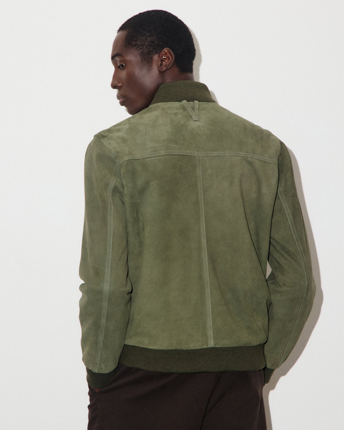 Giubbotto Valstarino in suede con loop su collo dietro, foderato. Verde - Basil