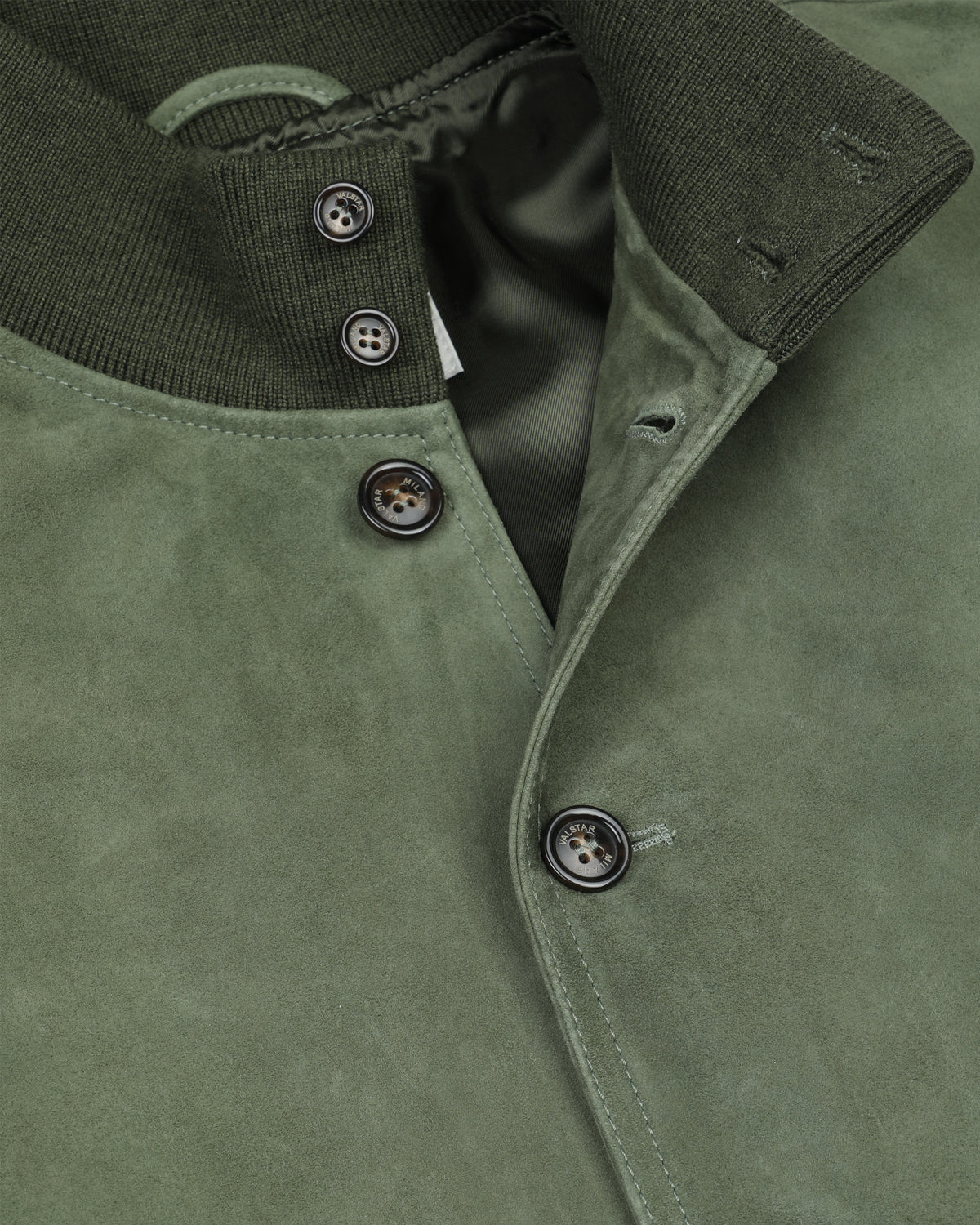 Giubbotto Valstarino in suede con loop su collo dietro, foderato. Verde - Basil