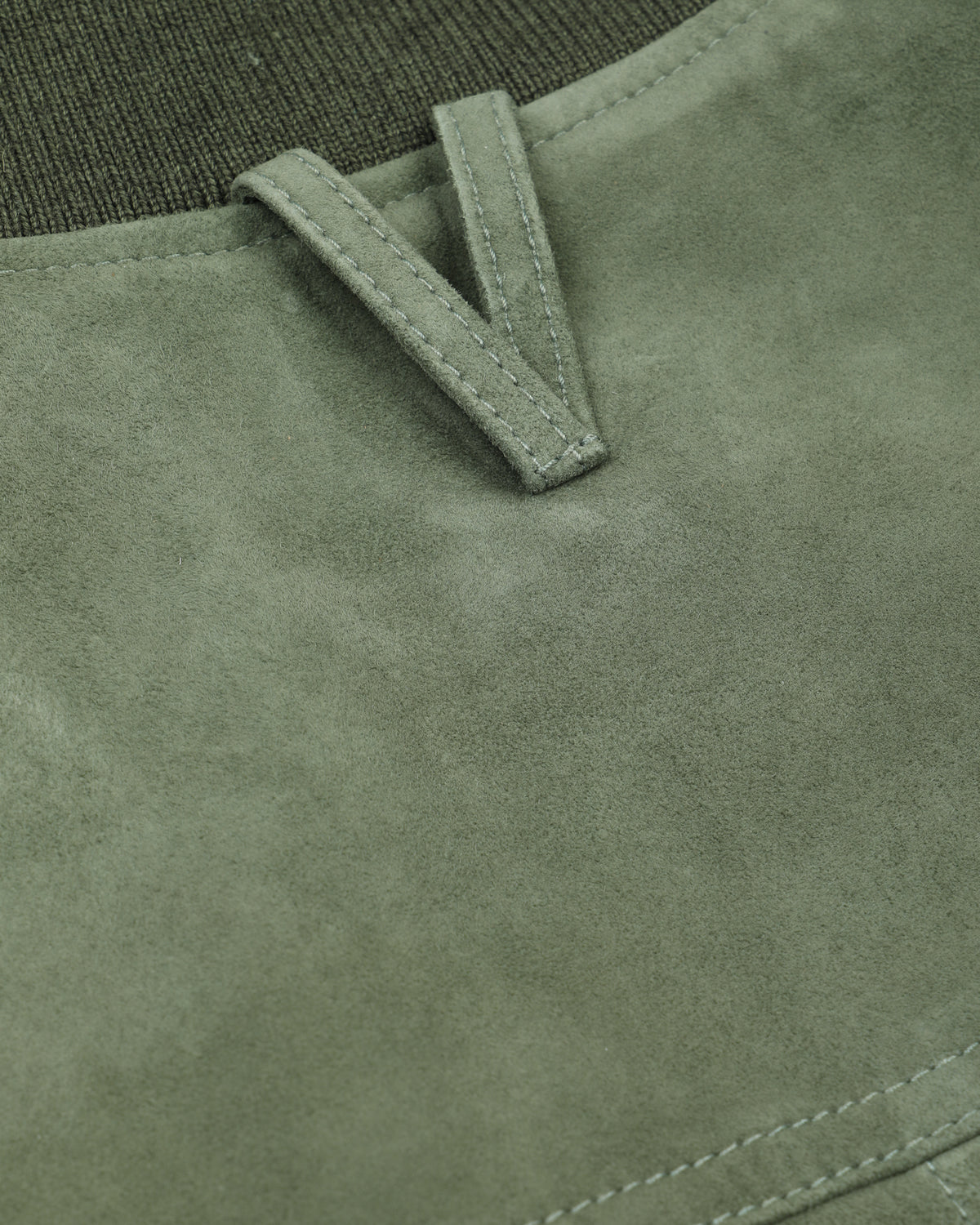 Giubbotto Valstarino in suede con loop su collo dietro, foderato. Verde - Basil