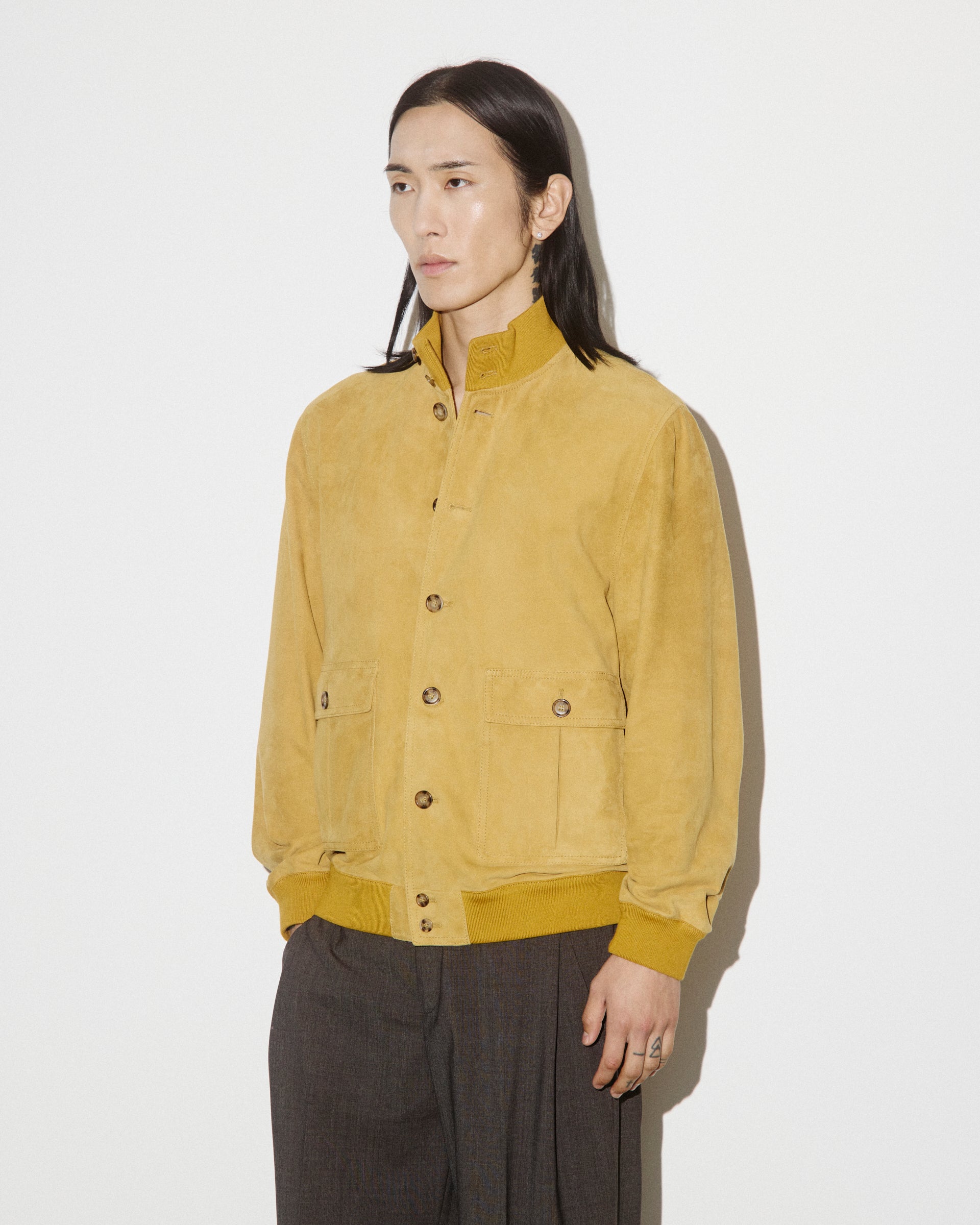 Giubbotto Valstarino in suede, sfoderato con loop nel collo dietro. Giallo - Moutarde