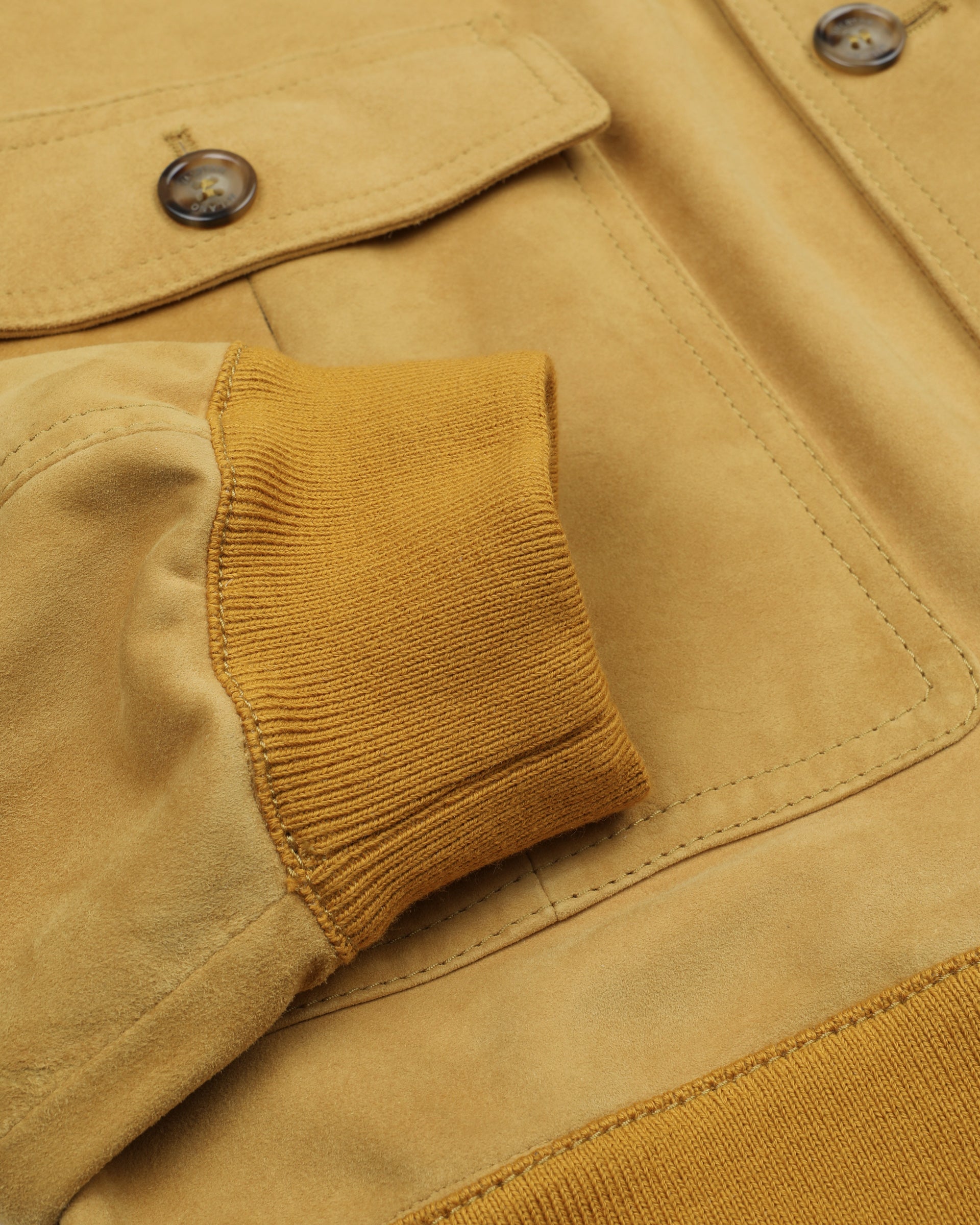 Giubbotto Valstarino in suede, sfoderato con loop nel collo dietro. Giallo - Moutarde