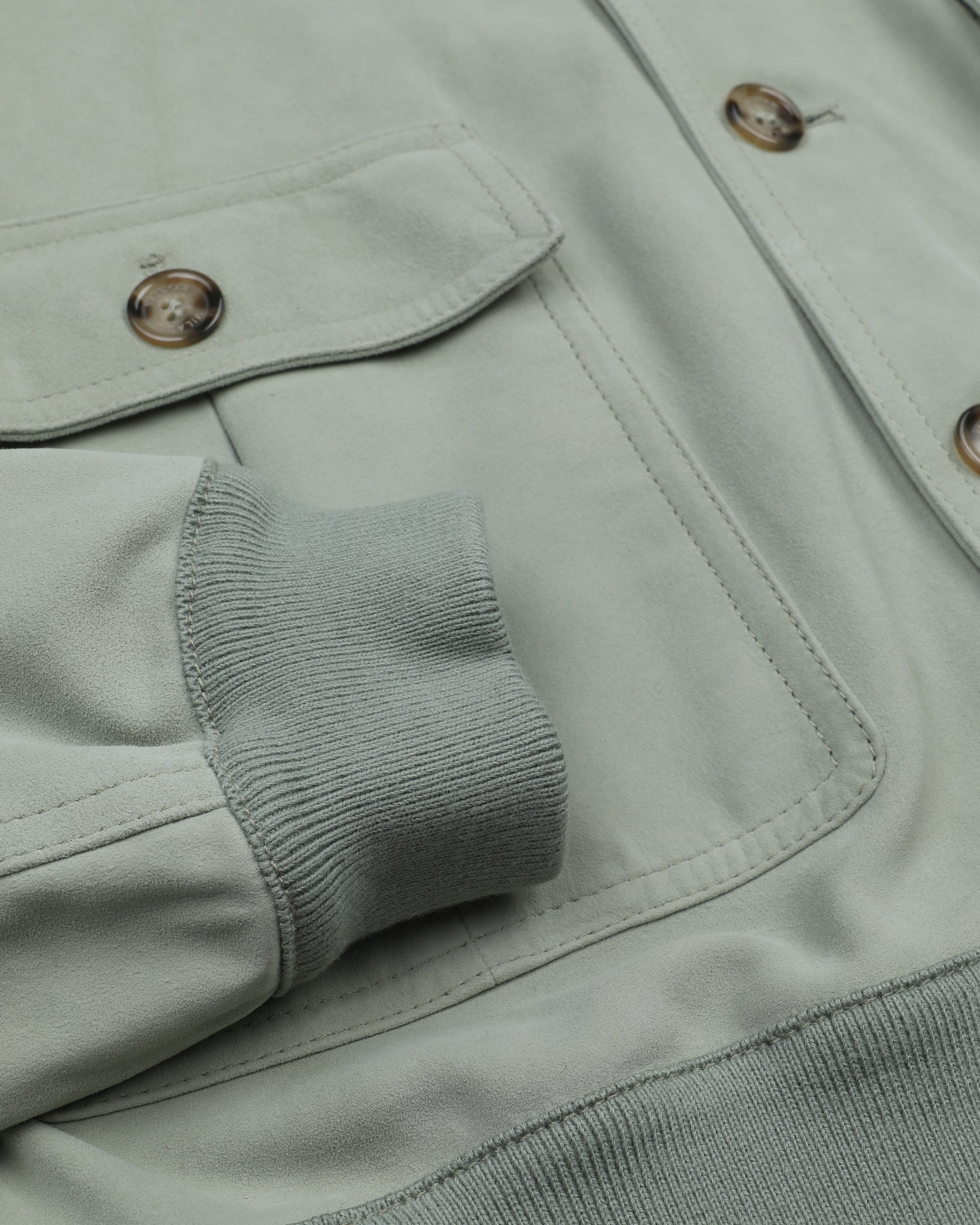 Giubbotto Valstarino in suede, sfoderato con loop nel collo dietro. Verde - Tiglio