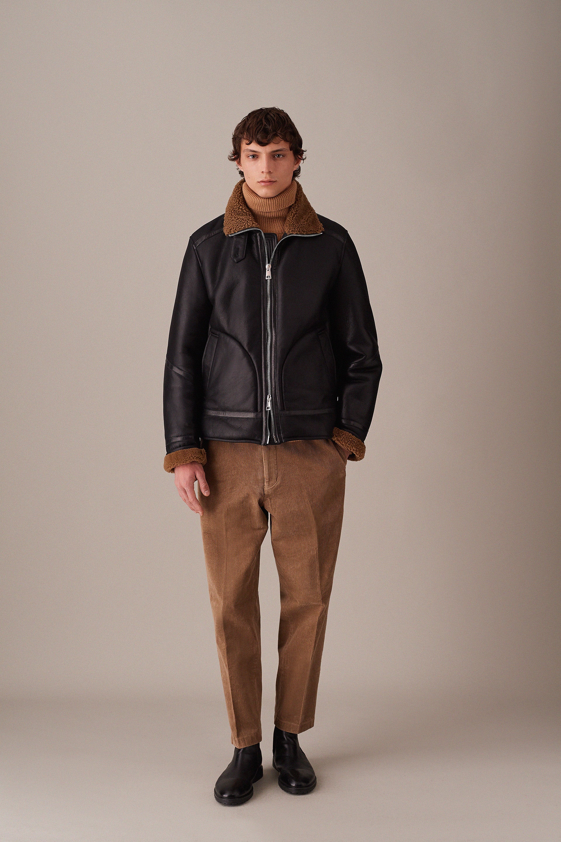 Nappa shearling flight jacket. Black - Black/Camel
