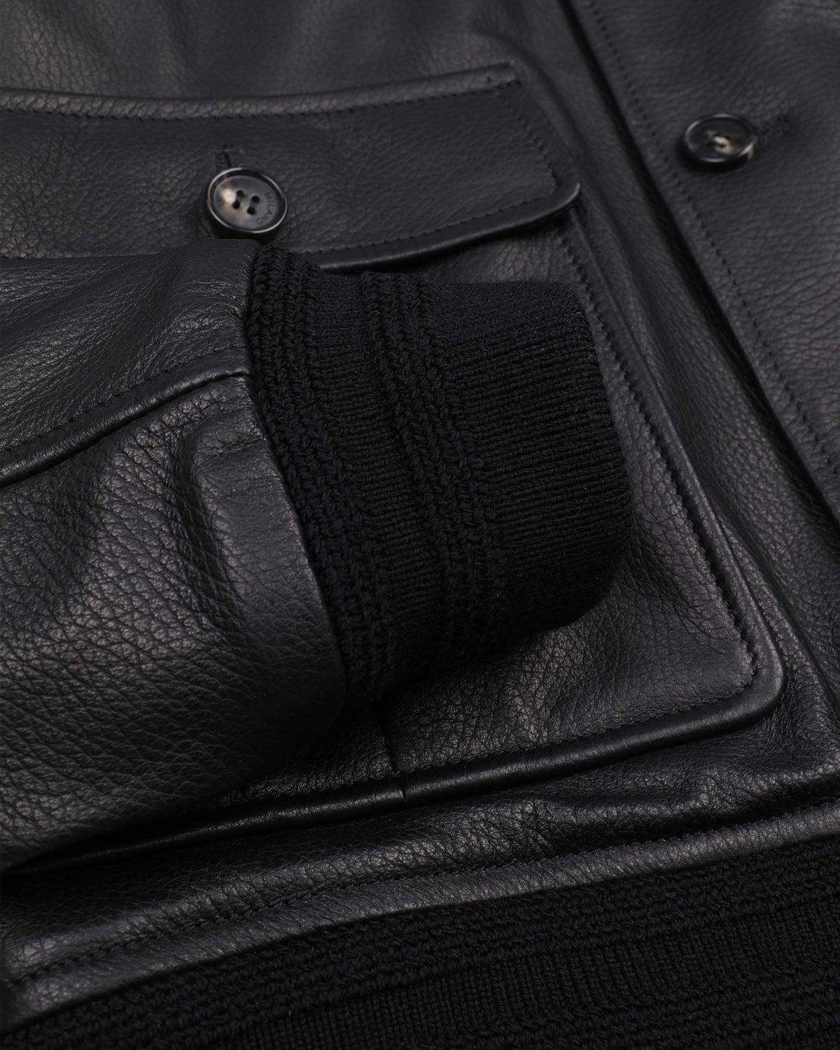 Giubbotto Valstarino in cervo con fodera in cashmere, loop su collo dietro. Black - Black