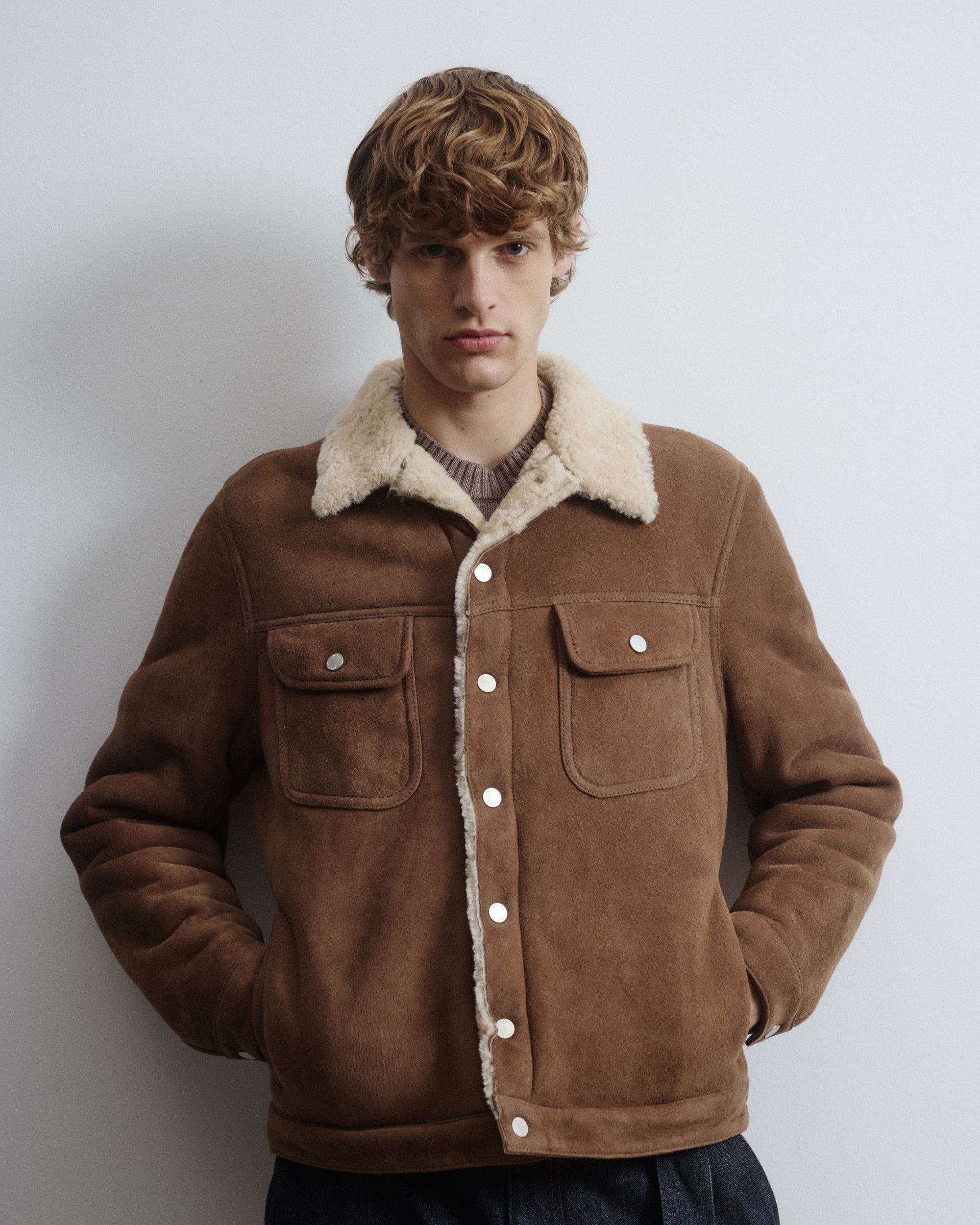 Trucker jacket in montone suede. Marrone - Grege/Naturale