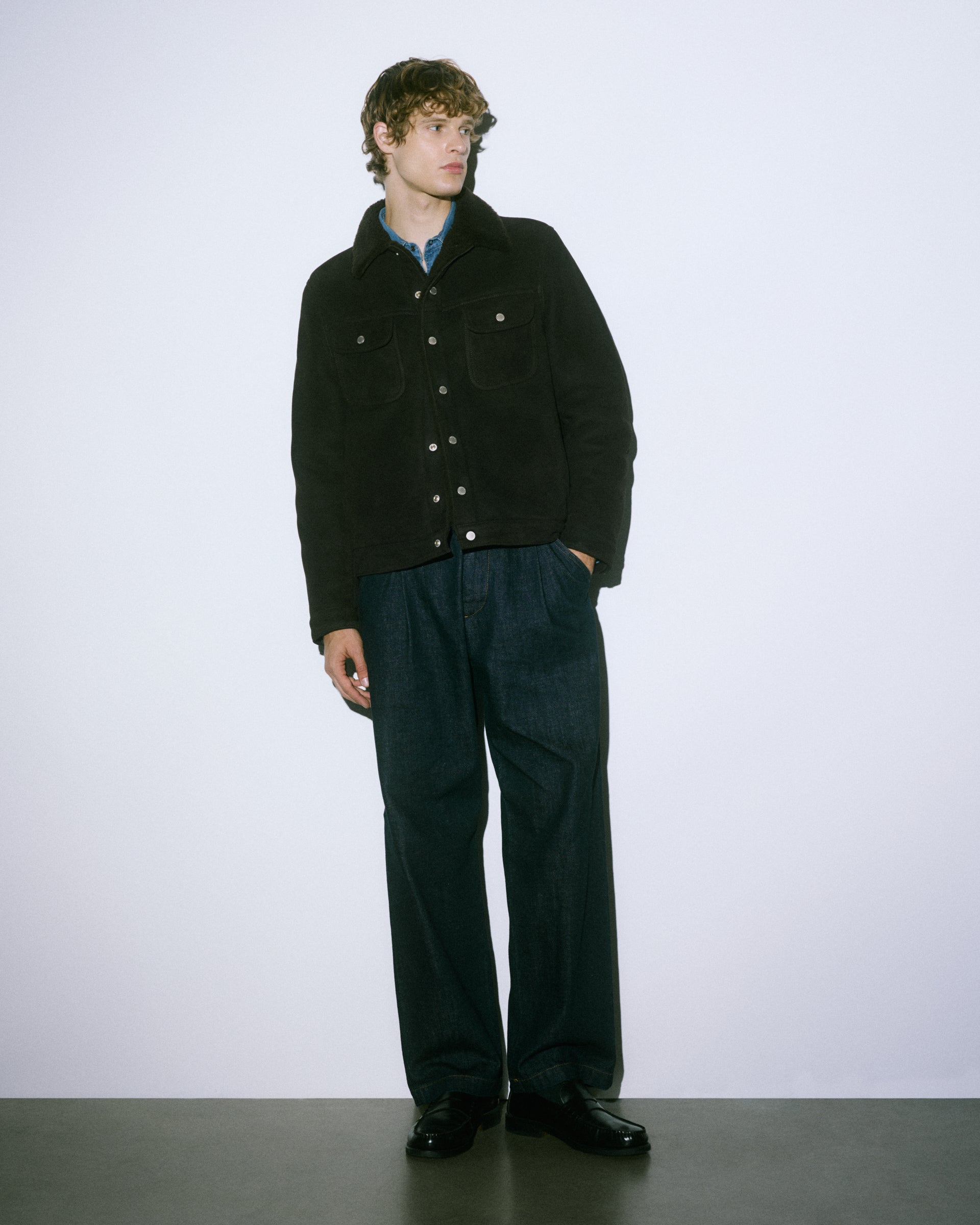 Trucker jacket in montone suede. Marrone - Caffè