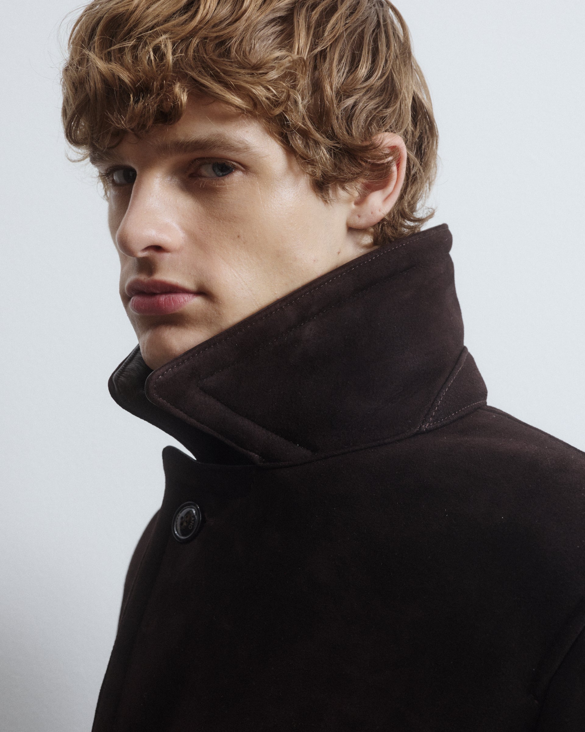 Peacoat doppiopetto Benjamin in montone suede. Marrone - Caffè