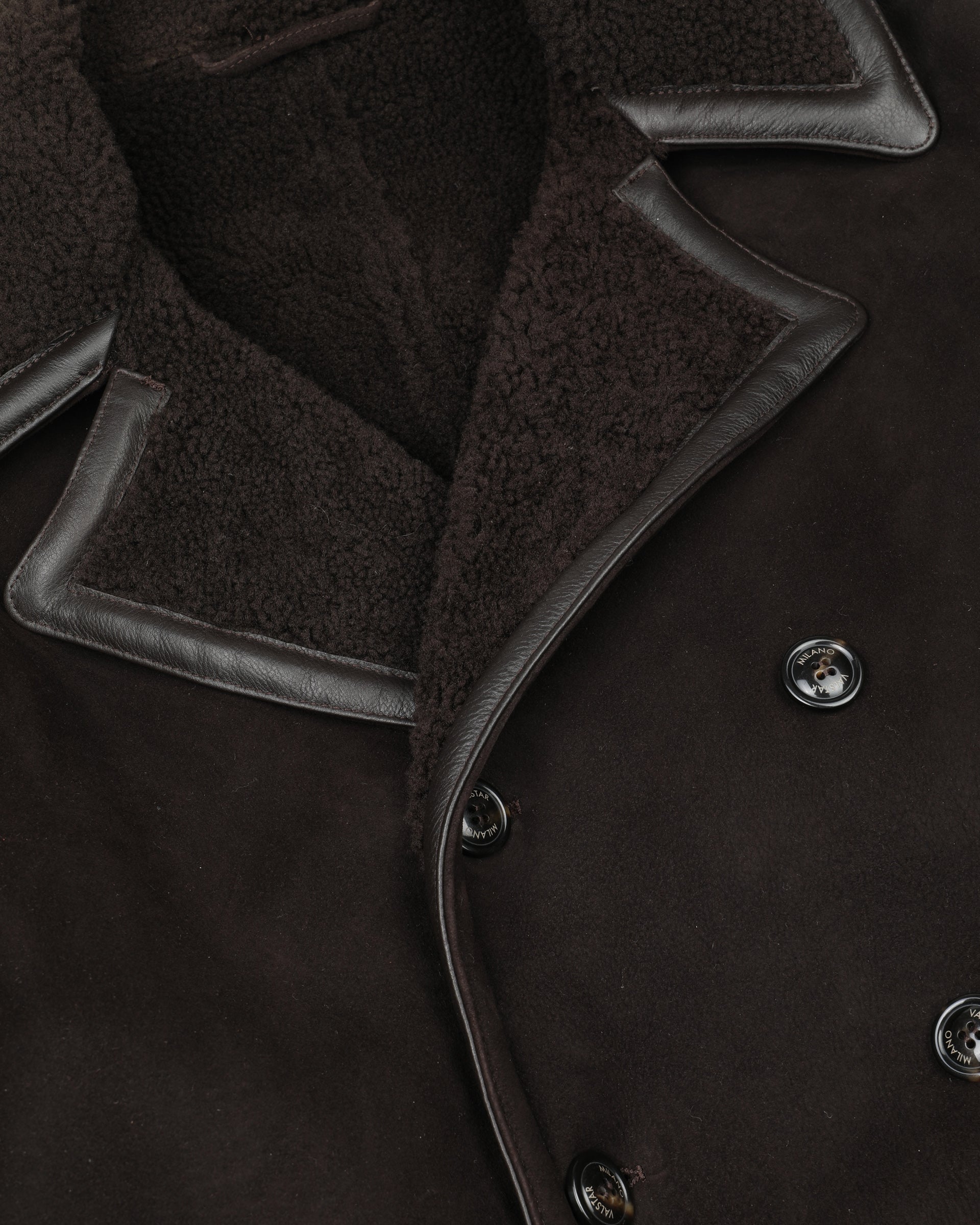 Peacoat doppiopetto Benjamin in montone suede. Marrone - Caffè