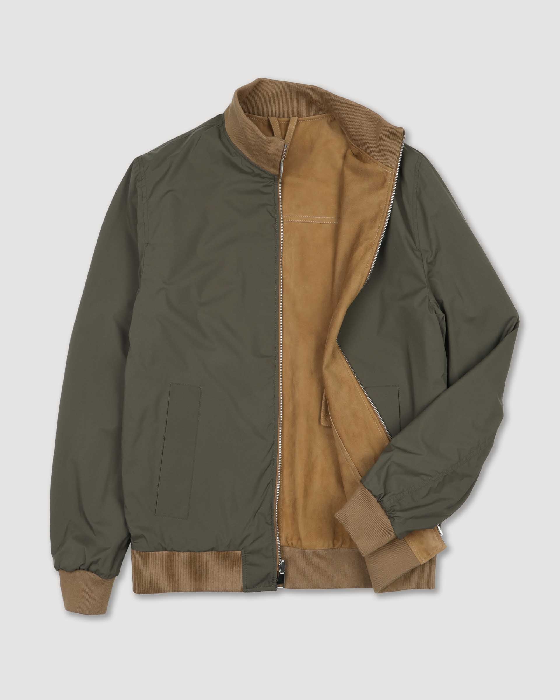 Giubbotto con zip reversibile in suede e tessuto waterproof. Verde - Arachide/Military
