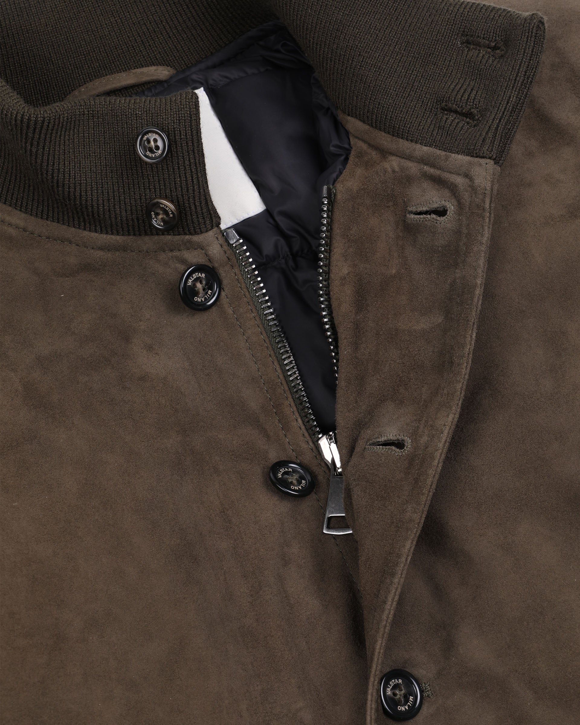 Giubbotto Valstarino in suede imbottito in piuma con loop su collo dietro. Verde - Muschio