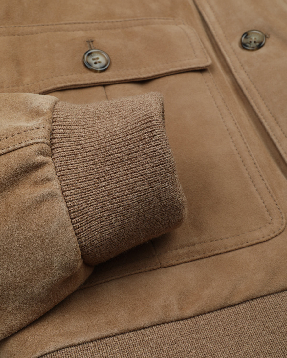 UOMO-GIUBBOTTO (VALSTARINO ) COLLO ALTO CON BOTTONI E ZIP CON TASCHE APPLICATE IN LIGHT SUEDE IMBOTTITO IN PIUMA, COLLO POLSI E FONDO SMACCHINATI IN MISTO LANA - Arachide