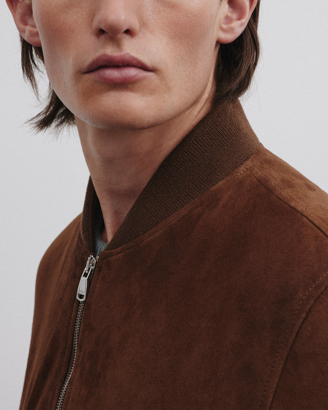 Bomber in suede imbottito. Marrone - Sesamo