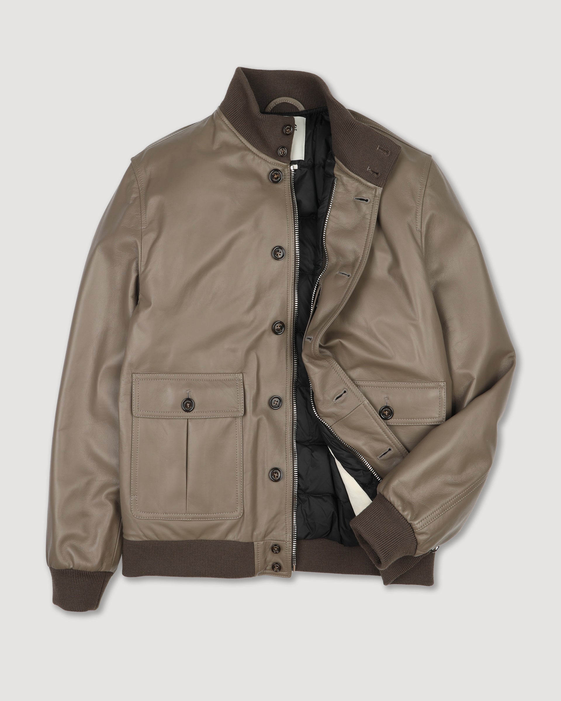 UOMO-GIUBBOTTO (VALSTARINO ) COLLO ALTO CON BOTTONI E ZIP ,TASCHE APPLICATE ,IN NAPPA IMBOTTITO IN PIUMA, COLLO POLSI E FONDO SMACCHINATI IN MISTO LANA - Cocoa