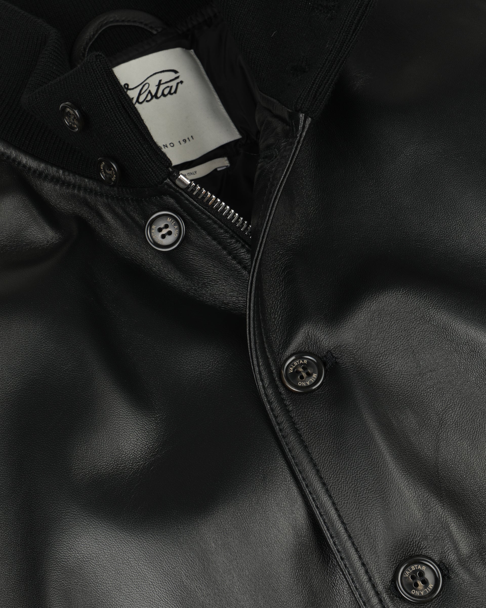 UOMO-GIUBBOTTO (VALSTARINO ) COLLO ALTO CON BOTTONI E ZIP ,TASCHE APPLICATE ,IN NAPPA IMBOTTITO IN PIUMA, COLLO POLSI E FONDO SMACCHINATI IN MISTO LANA - Black