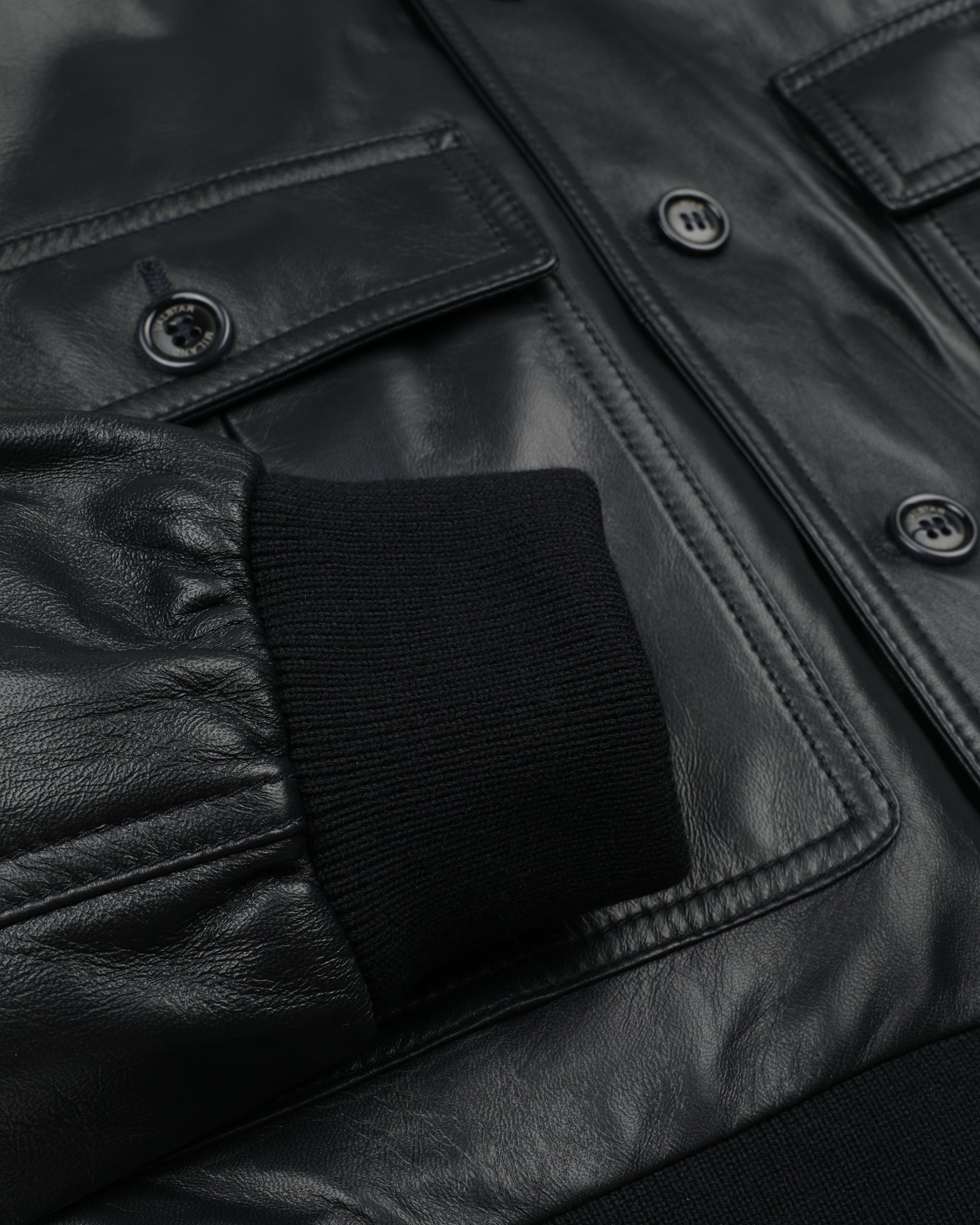 UOMO-GIUBBOTTO (VALSTARINO ) COLLO ALTO CON BOTTONI E ZIP ,TASCHE APPLICATE ,IN NAPPA IMBOTTITO IN PIUMA, COLLO POLSI E FONDO SMACCHINATI IN MISTO LANA - Navy
