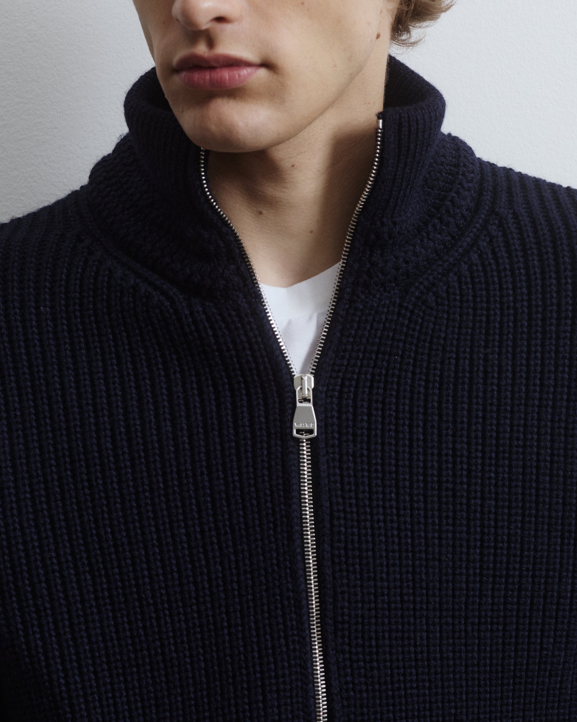 Giubbotto full-zip Camionaire in pura lana vergine realizzato in mezza maglia inglese, foderato. Blu - Navy